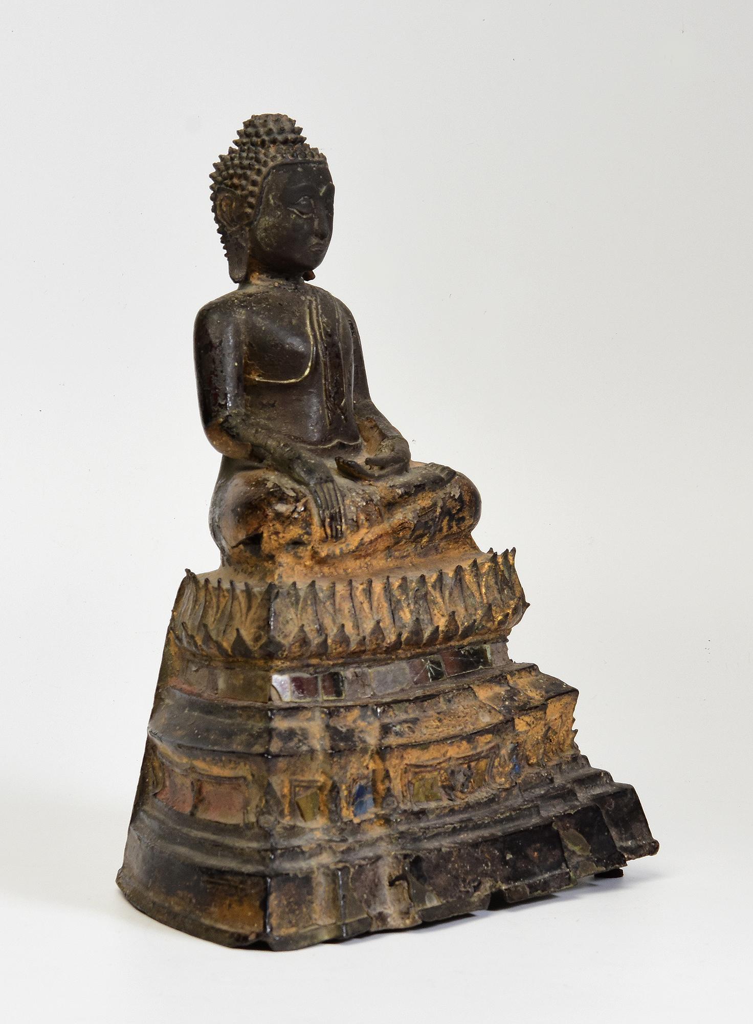 17th Century, Ayutthaya, Antique Thai Bronze Seated Buddha Statue For Sale 7