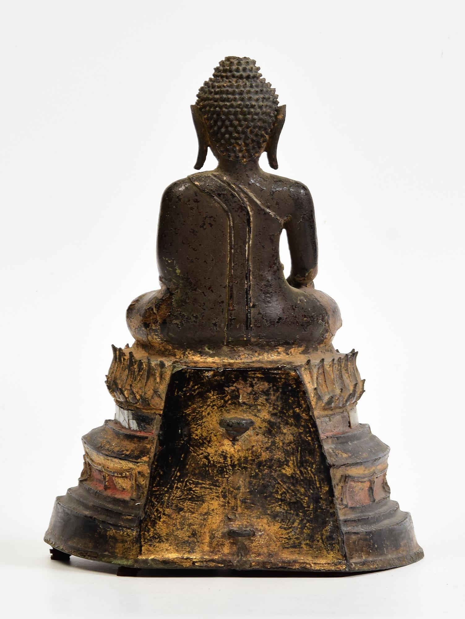 17th Century, Ayutthaya, Antique Thai Bronze Seated Buddha Statue For Sale 4