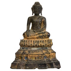 17. Jahrhundert, Ayutthaya, antike thailändische sitzende Buddha-Statue aus Bronze