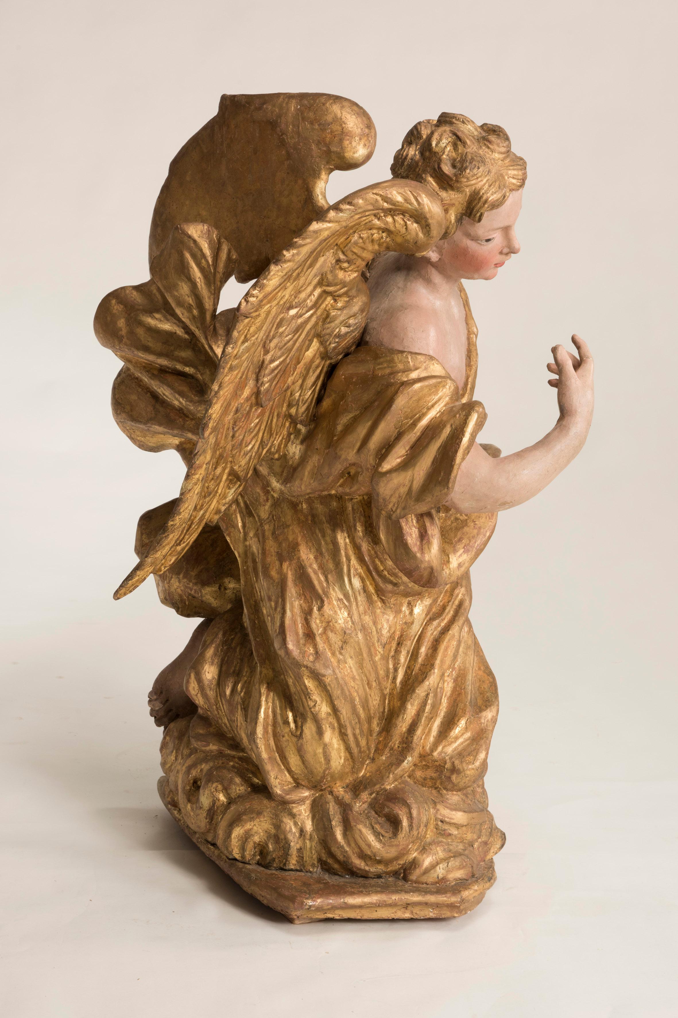 17th Century Baroque Italian Policrome and Gold Foil Wooden Angel Sculpture 4