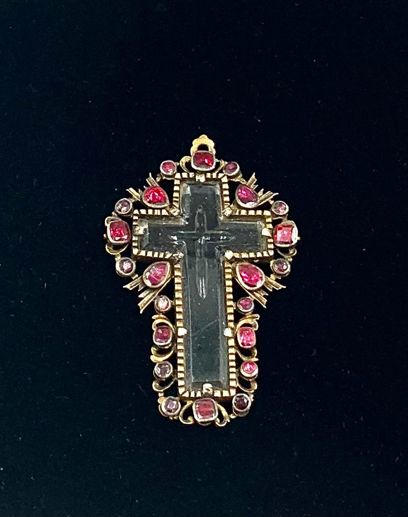 Large, unusual museum quality Spanish Baroque period ruby, rock crystal, gold and silver topped gold cross
17th Century
A clear rock crystal crucifix, bevel cut and carved with a central cross design, surrounded by an ornate scrolled reticulated