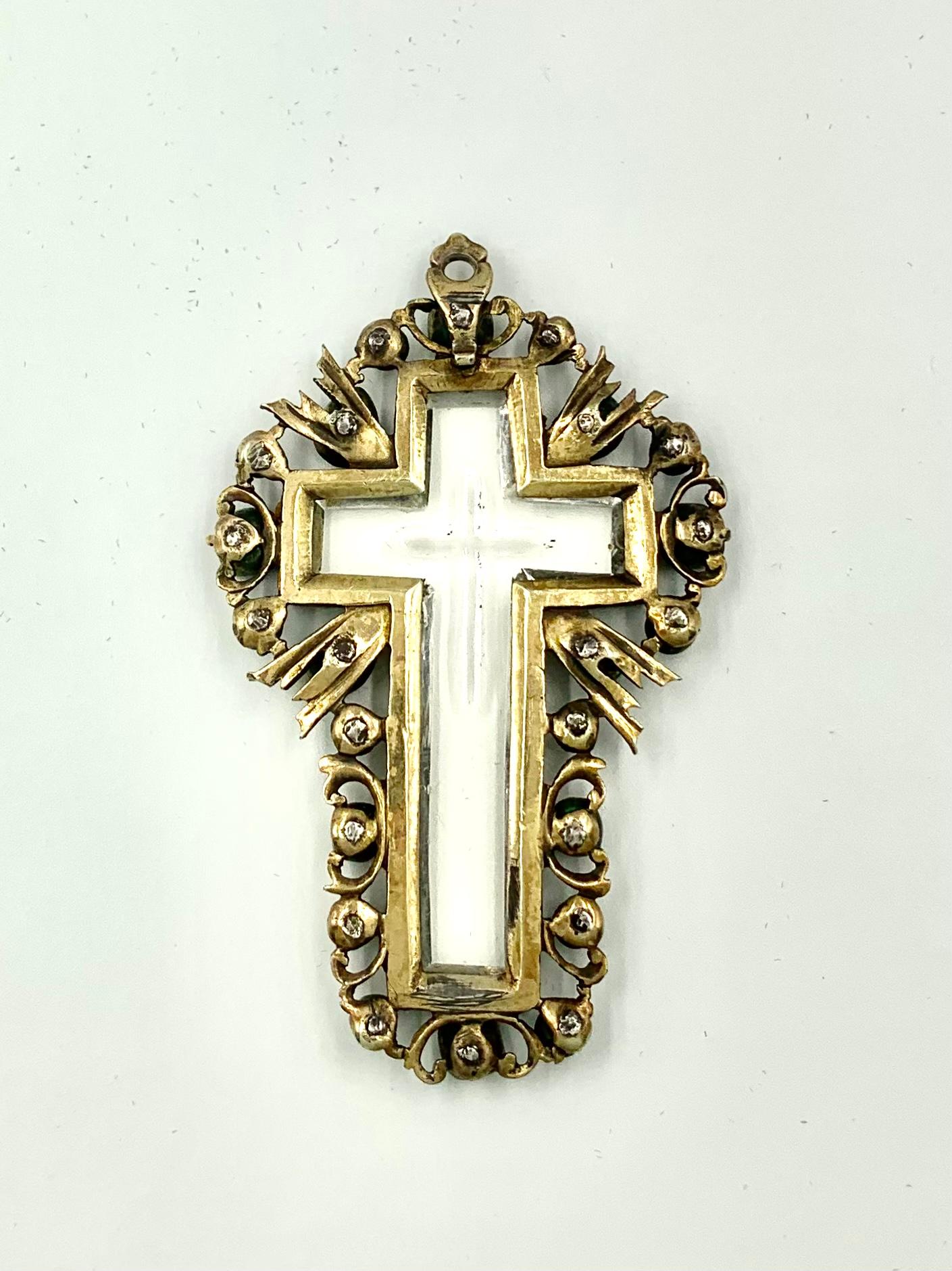 Rubis baroque du 17e siècle, cristal de roche sculpté, or, croix en or surmontée d'argent Bon état - En vente à New York, NY