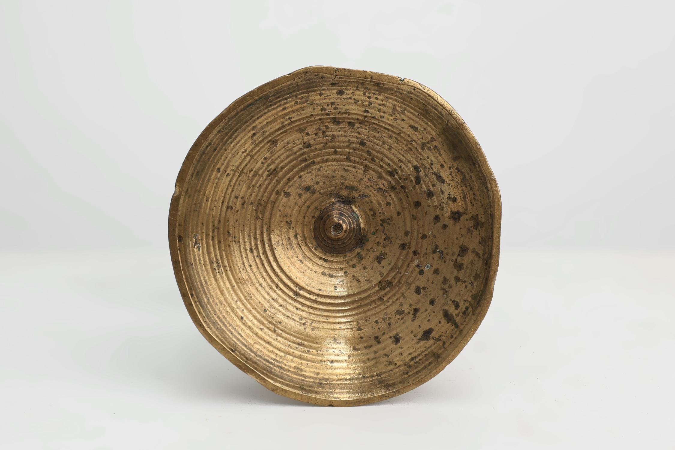 Candeliere in bronzo belga del XVII secolo in stile rinascimentale in vendita 2