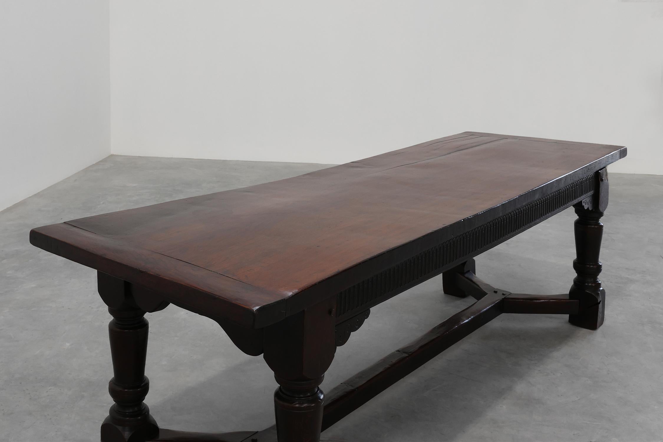 Mesa de comedor belga del siglo XVII de roble oscuro macizo en Bueno estado para la venta en Meulebeke, BE