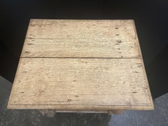 Mesa de centro de roble blanqueado del siglo XVII