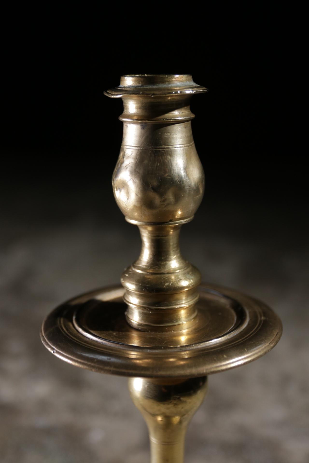 Barocco Candeliere in ottone del XVII secolo, Francia, 1690 circa in vendita