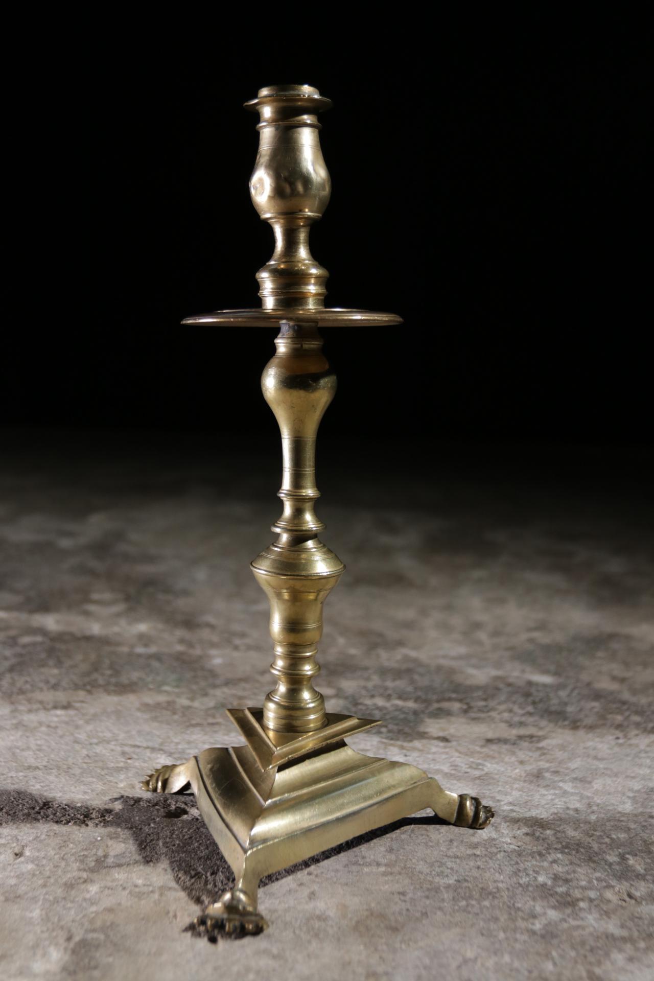 17th Century Brass Candlestick, France, circa 1690 In Good Condition For Sale In Boven Leeuwen, NL