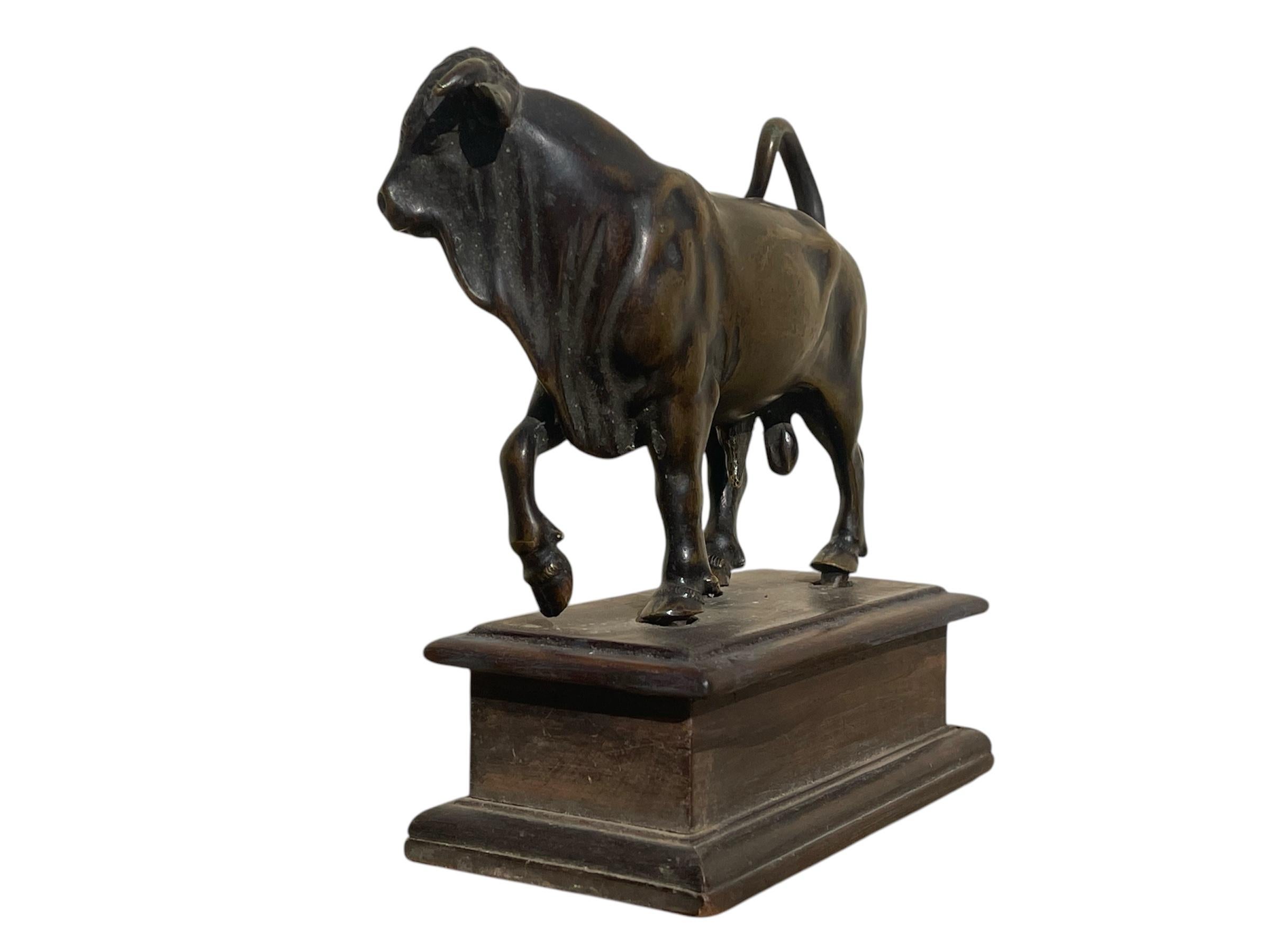 XVIIIe siècle et antérieur 17th Century - Bronze Bull After Jean De Bologne en vente