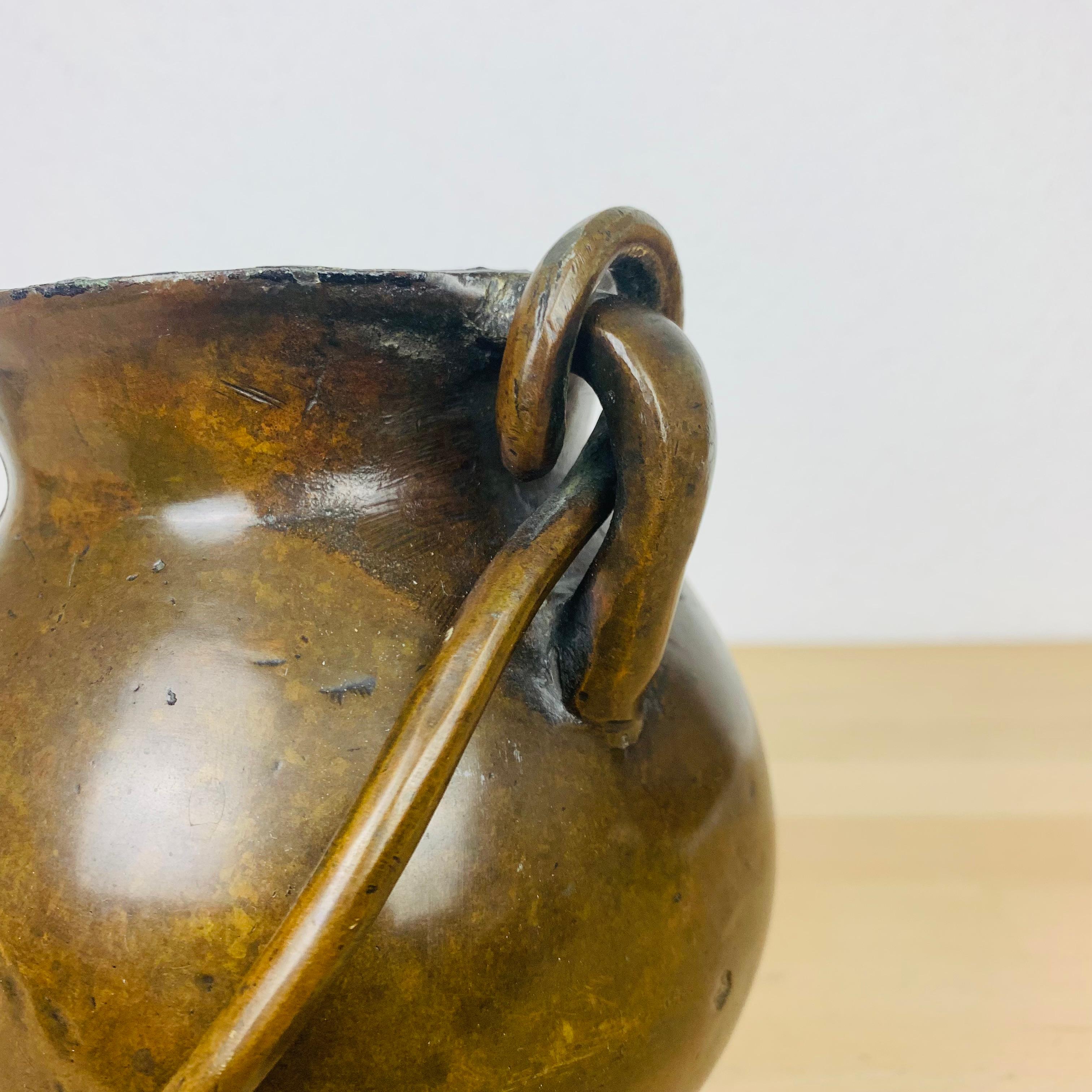 Calderone di bronzo del XVII secolo, piedi a tripode, Francia in vendita 1