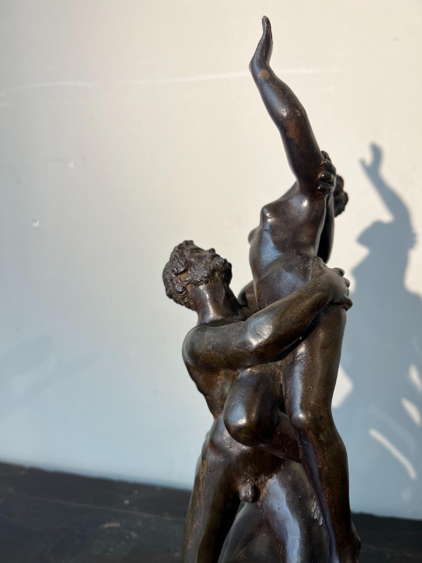 Splendid bronze sculptural group depicting the rape of the Sabine women, made with the ancient lost wax technique. The drama of the scene is rendered with great mastery: in the center, a man holds a Sabina woman firmly in his hands, who desperately