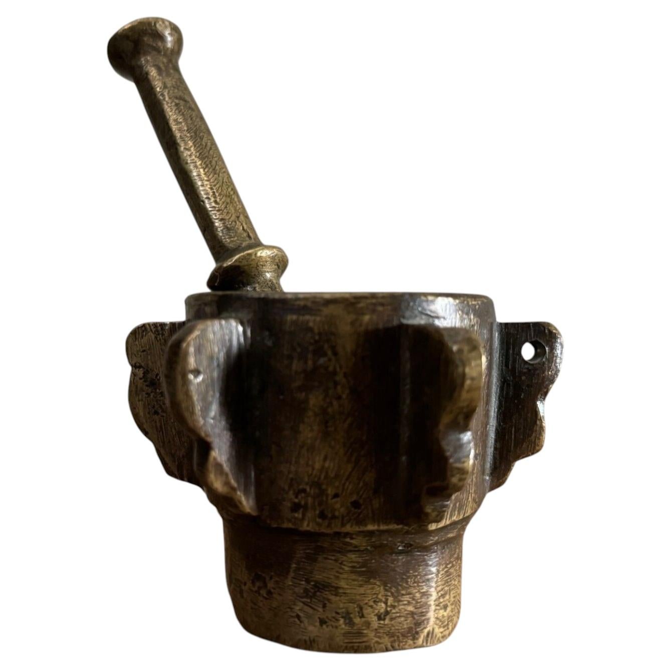 17th Century Bronze Mortar with Fins and Pestle For Sale