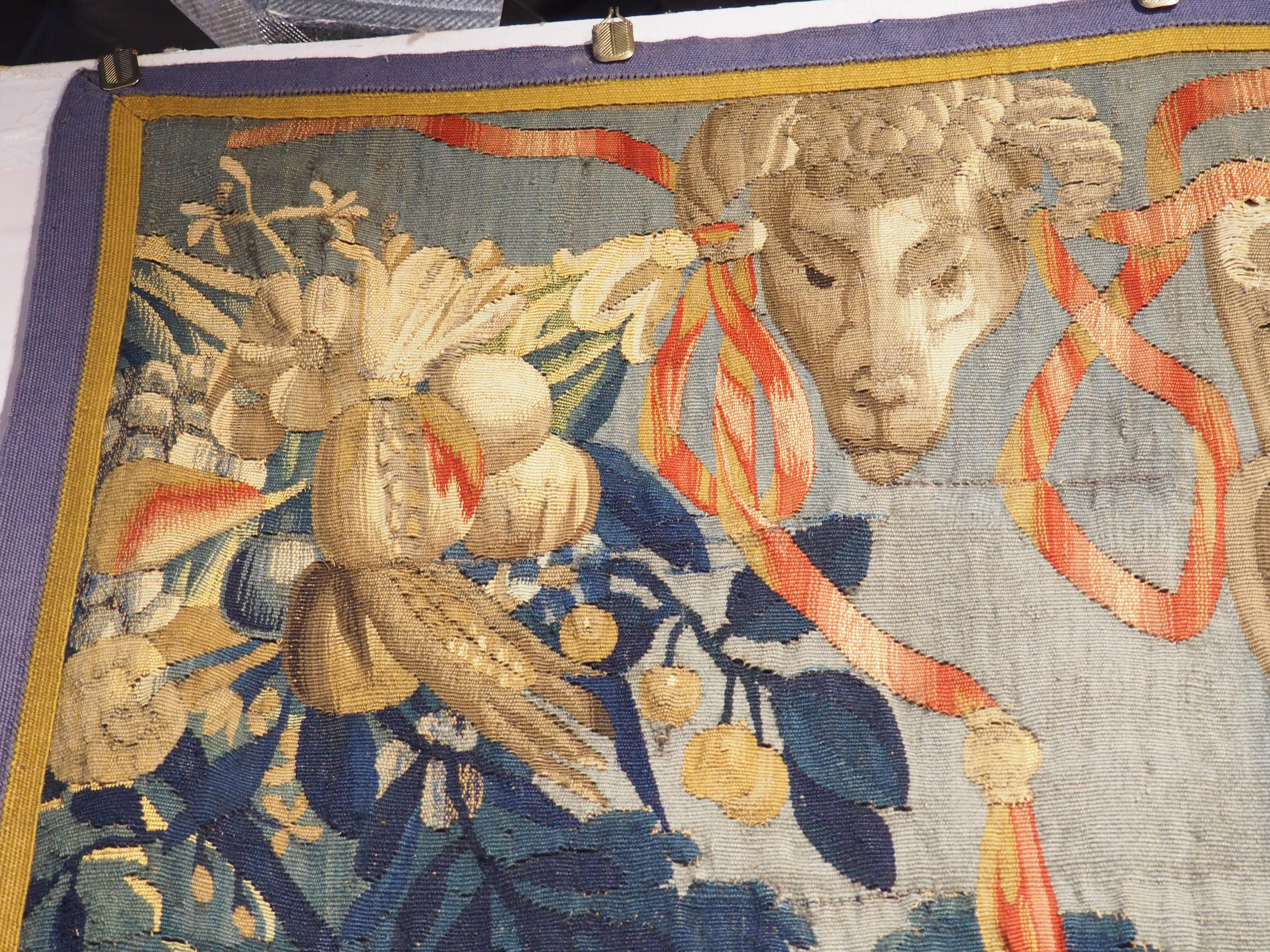 Tissé à la main Tapisserie de Bruxelles du 17e siècle en soie et laine représentant une scène romaine en vente