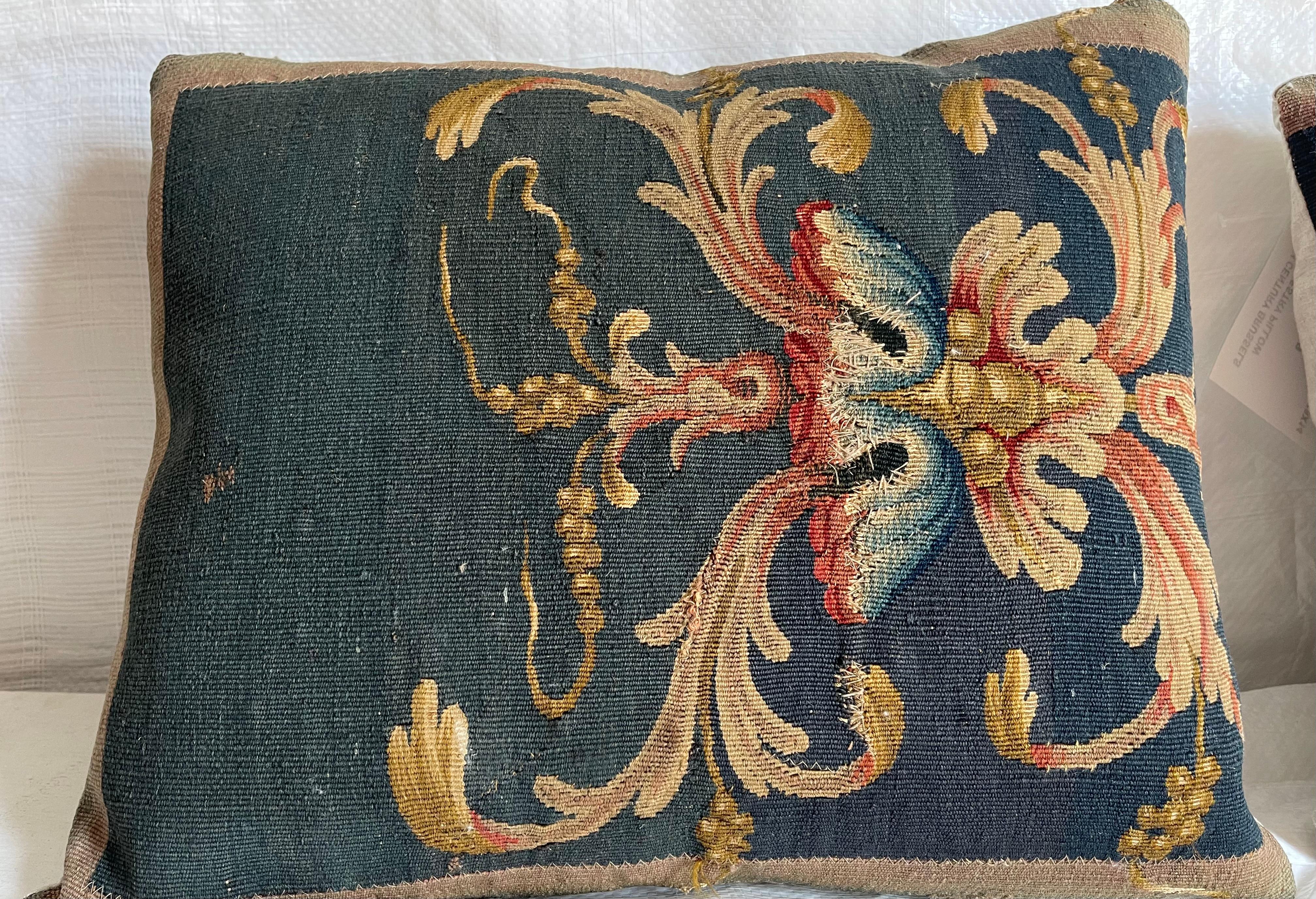 Cuscino ad arazzo di Bruxelles del XVII secolo
Bellissimo design e colore. Vibrante 