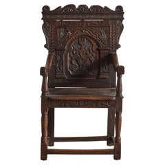 Chaise sculptée du 17e siècle 
