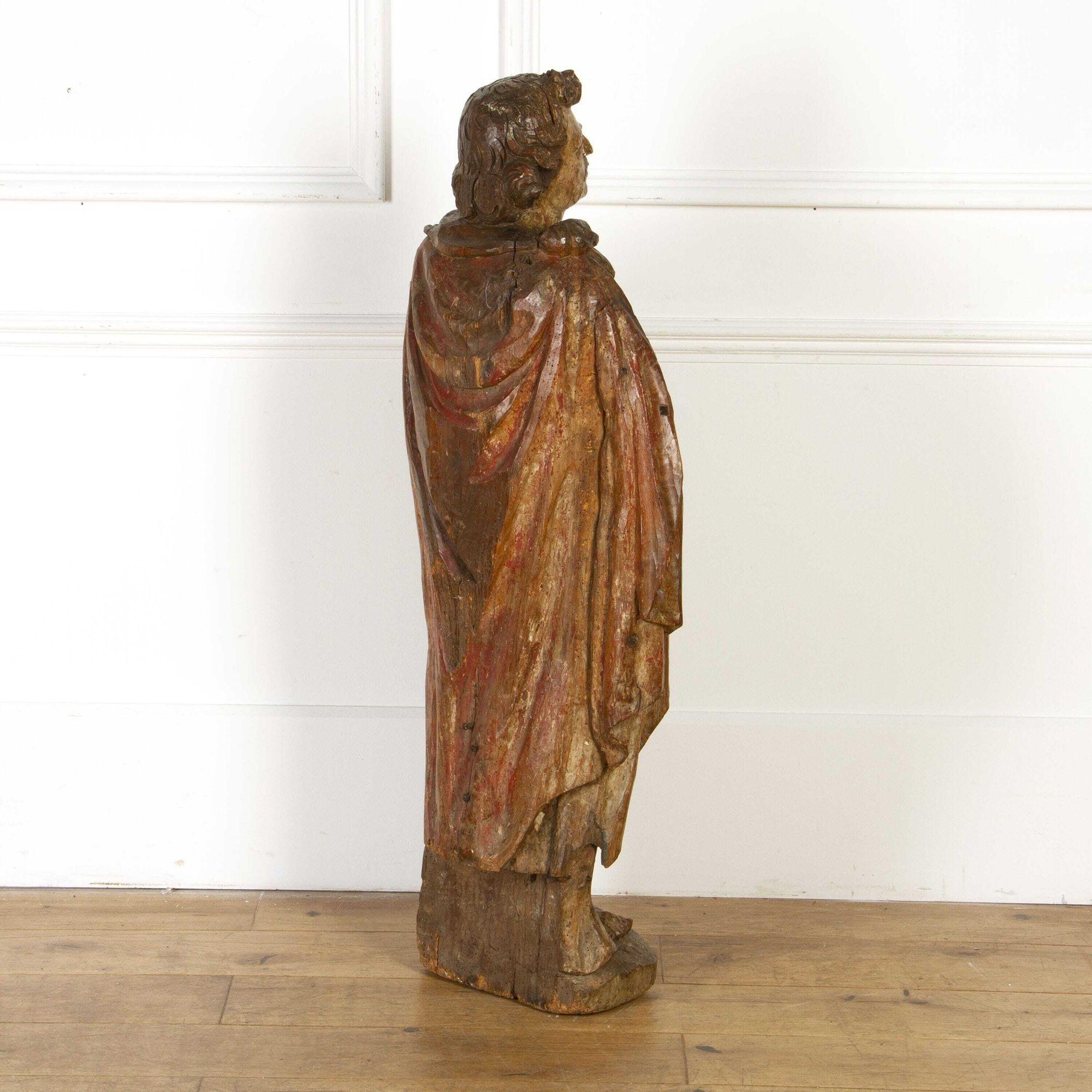 XVIIIe siècle et antérieur Figure de saint sculptée du 17e siècle en vente