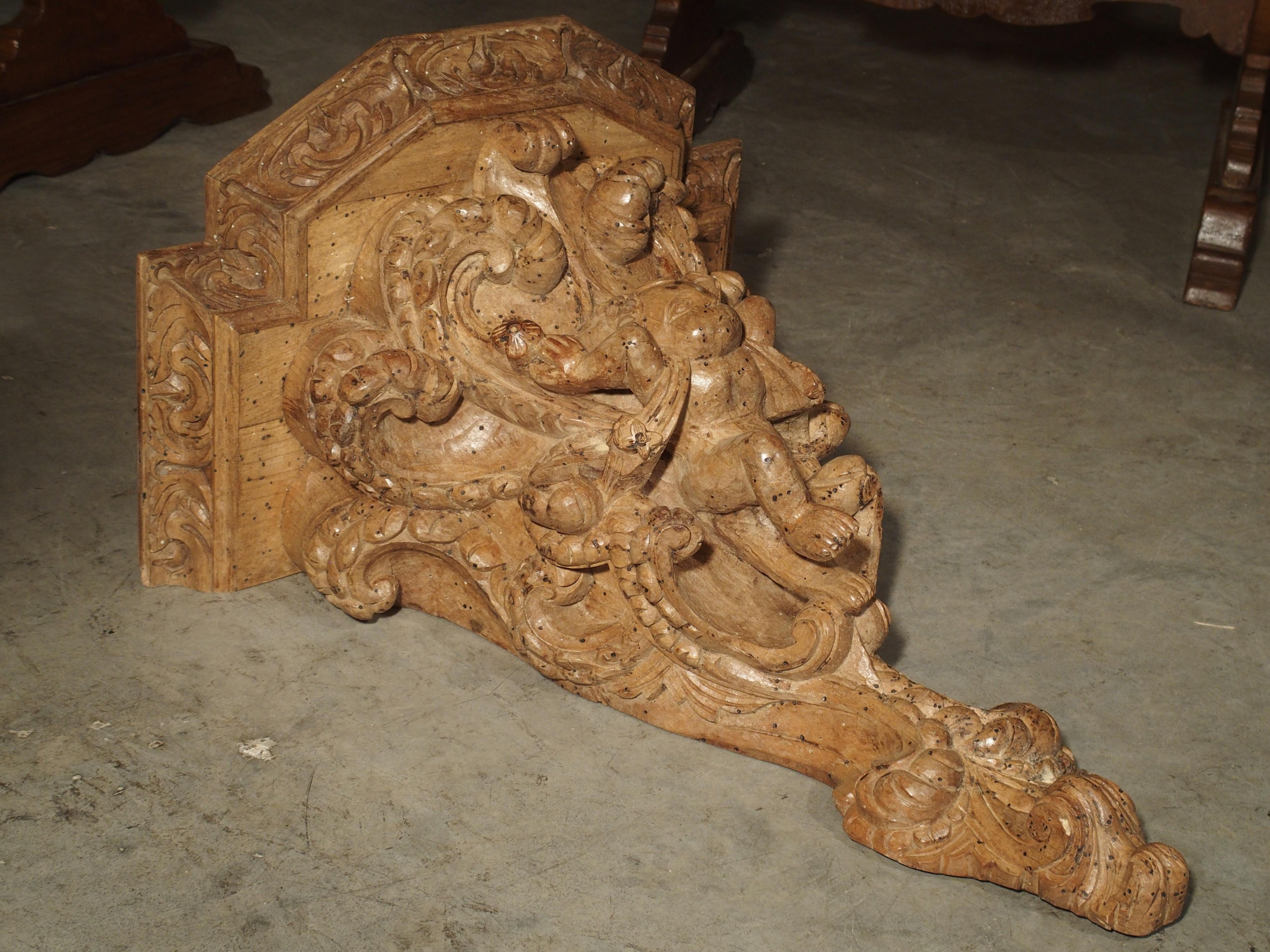 17th Century Carved Italian Wall Bracket Shelf In Good Condition In Dallas, TX