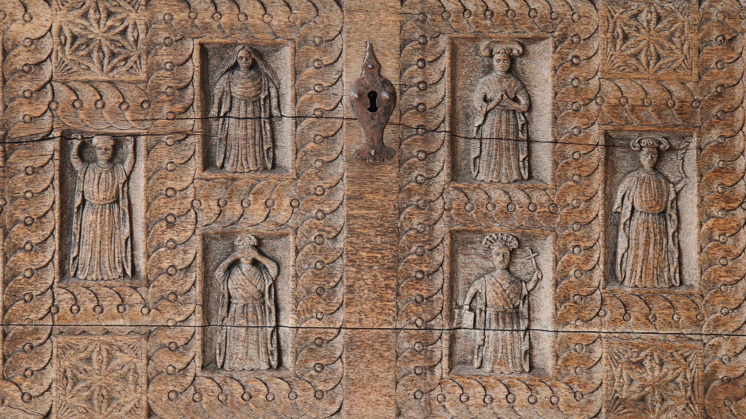 Cassapanca in Oak intagliata del XVII secolo In condizioni buone in vendita a Allerum, SE
