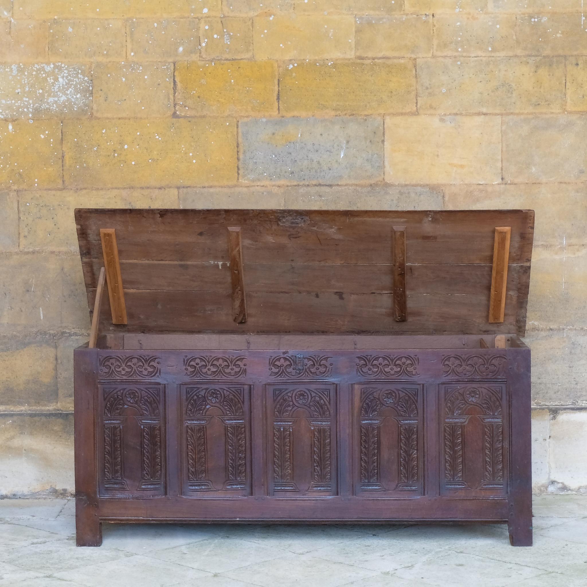 17th Century Carved Oak Coffer In Good Condition For Sale In Kettering, GB