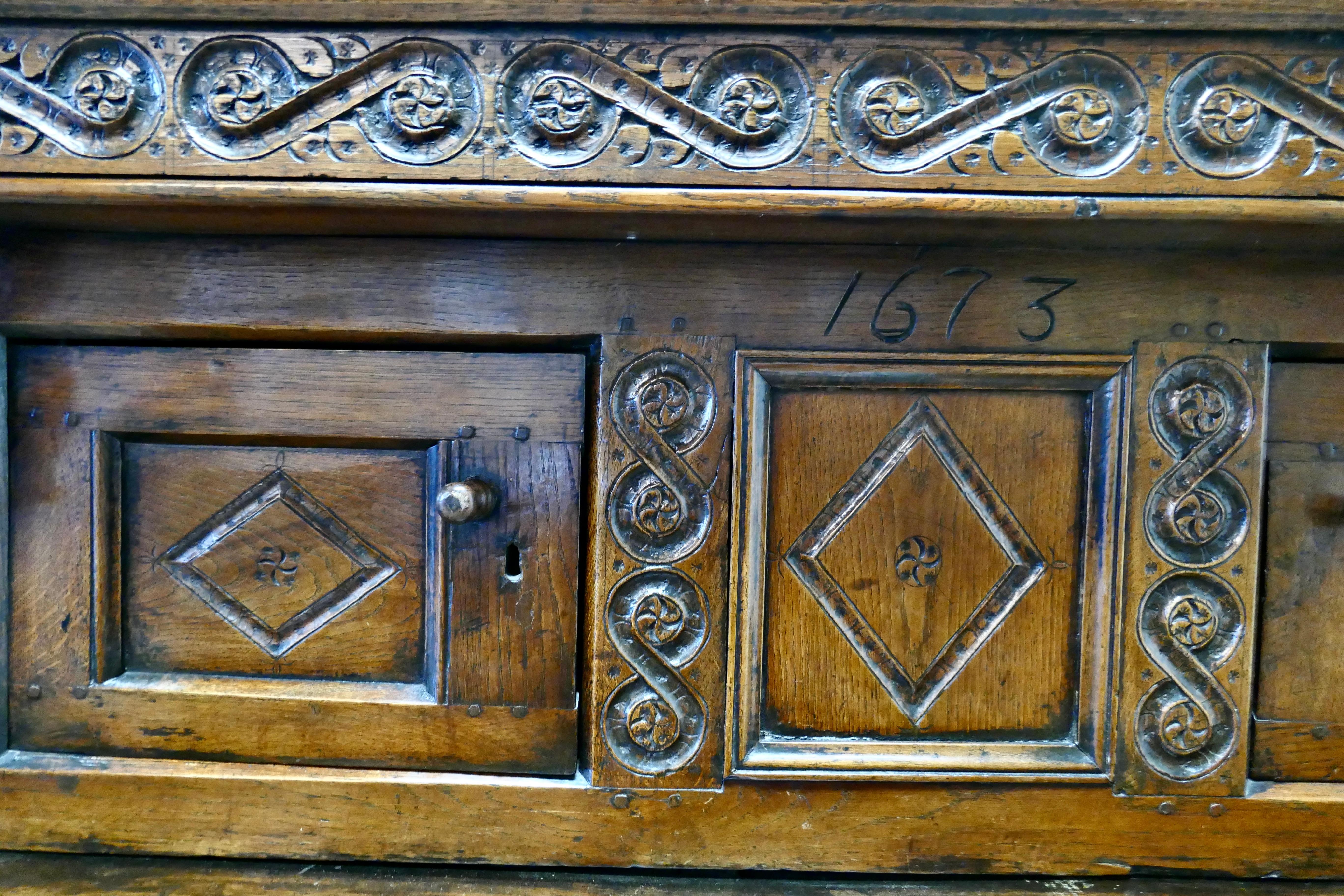 17th Century Carved Oak Court Cupboard, Livery Cupboard In Good Condition For Sale In Chillerton, Isle of Wight
