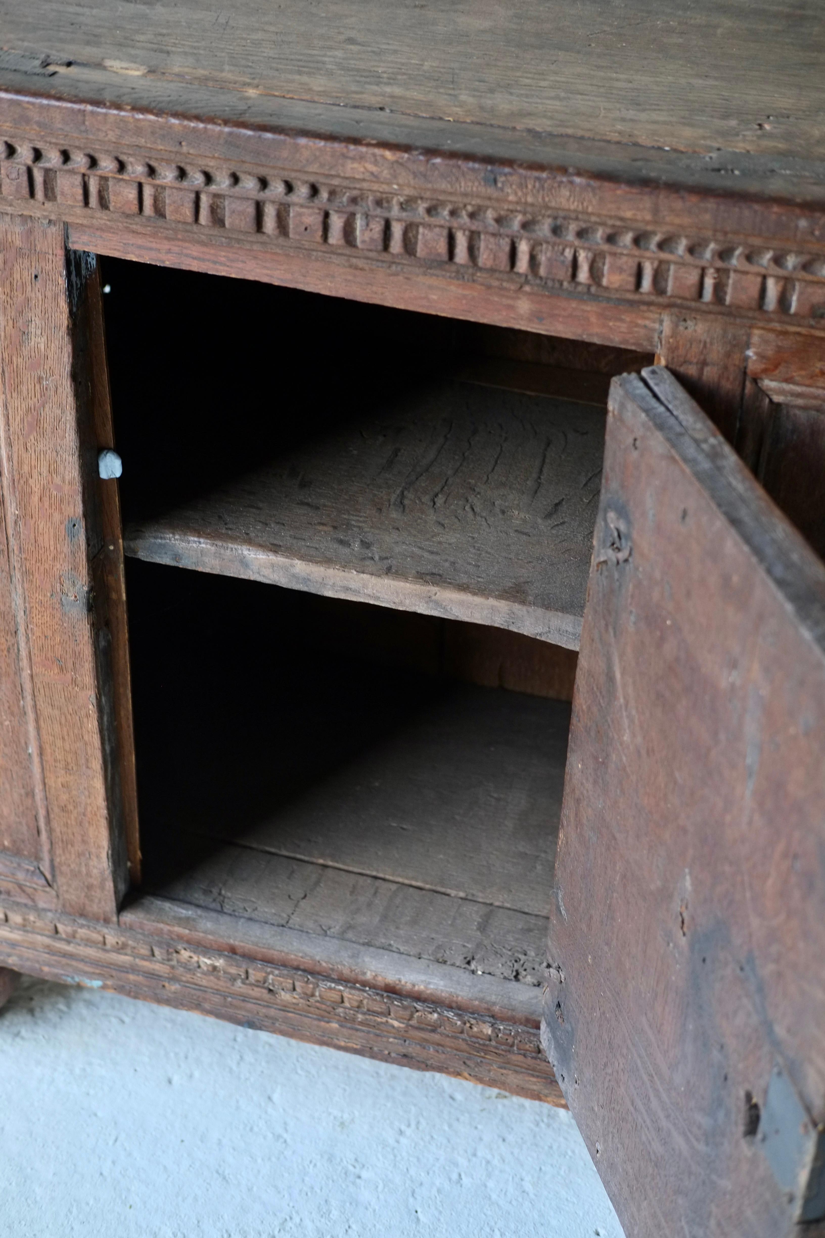 Tableau en chêne sculpté du 17e siècle en vente 1