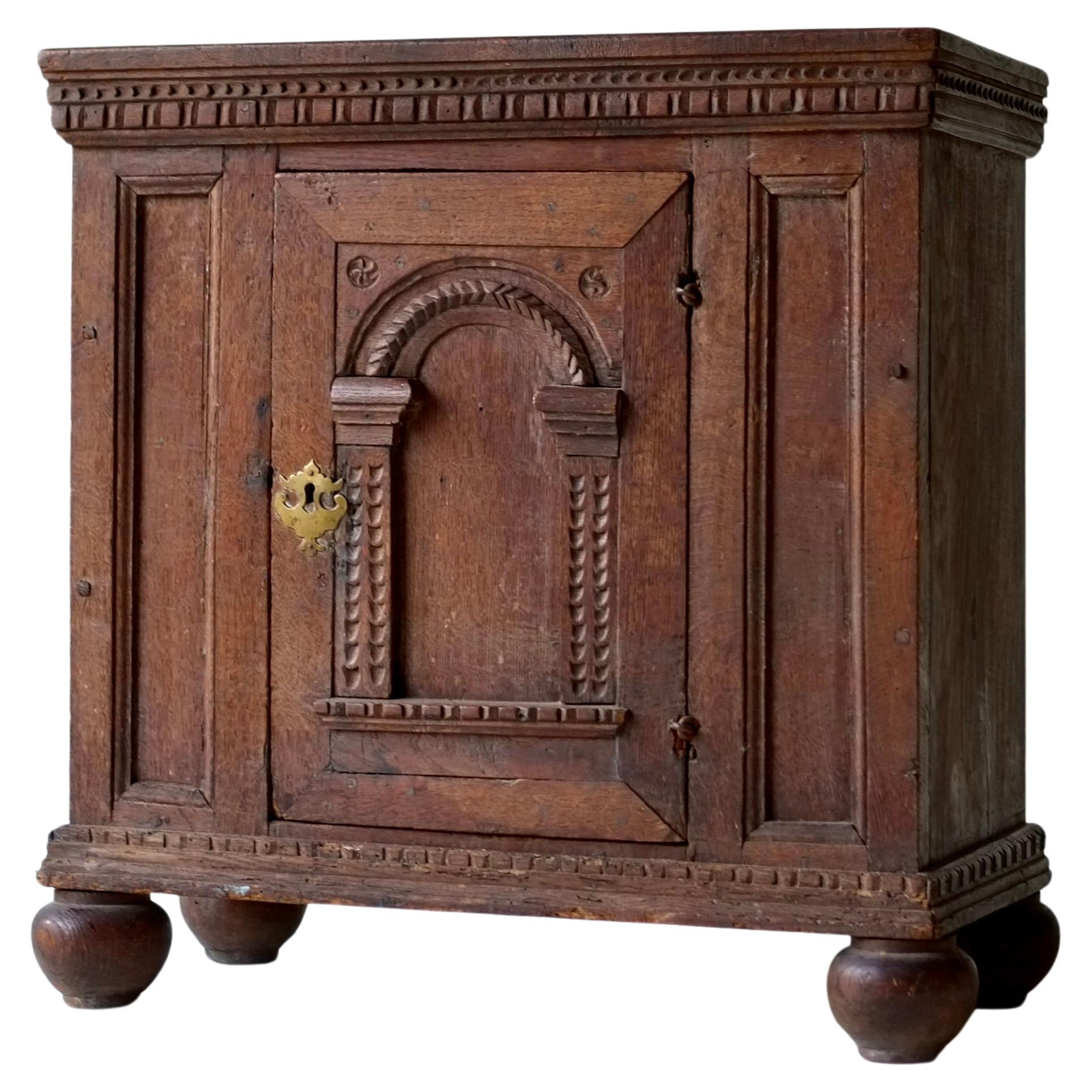 Tableau en chêne sculpté du 17e siècle