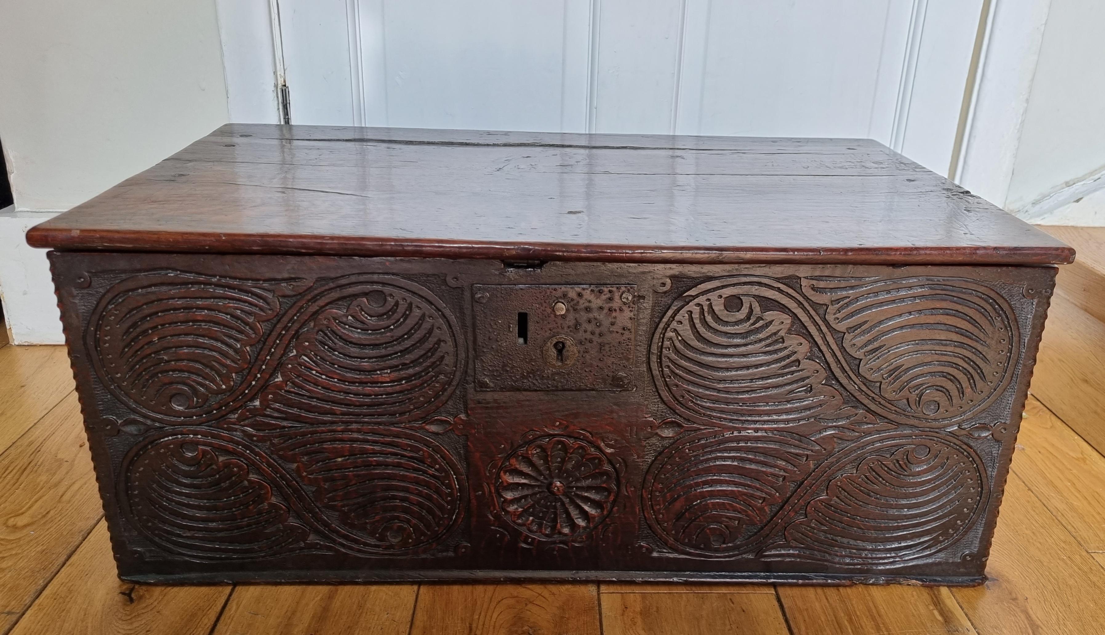 17th Century Carved Oak Document Box In Good Condition In Hoddesdon, GB