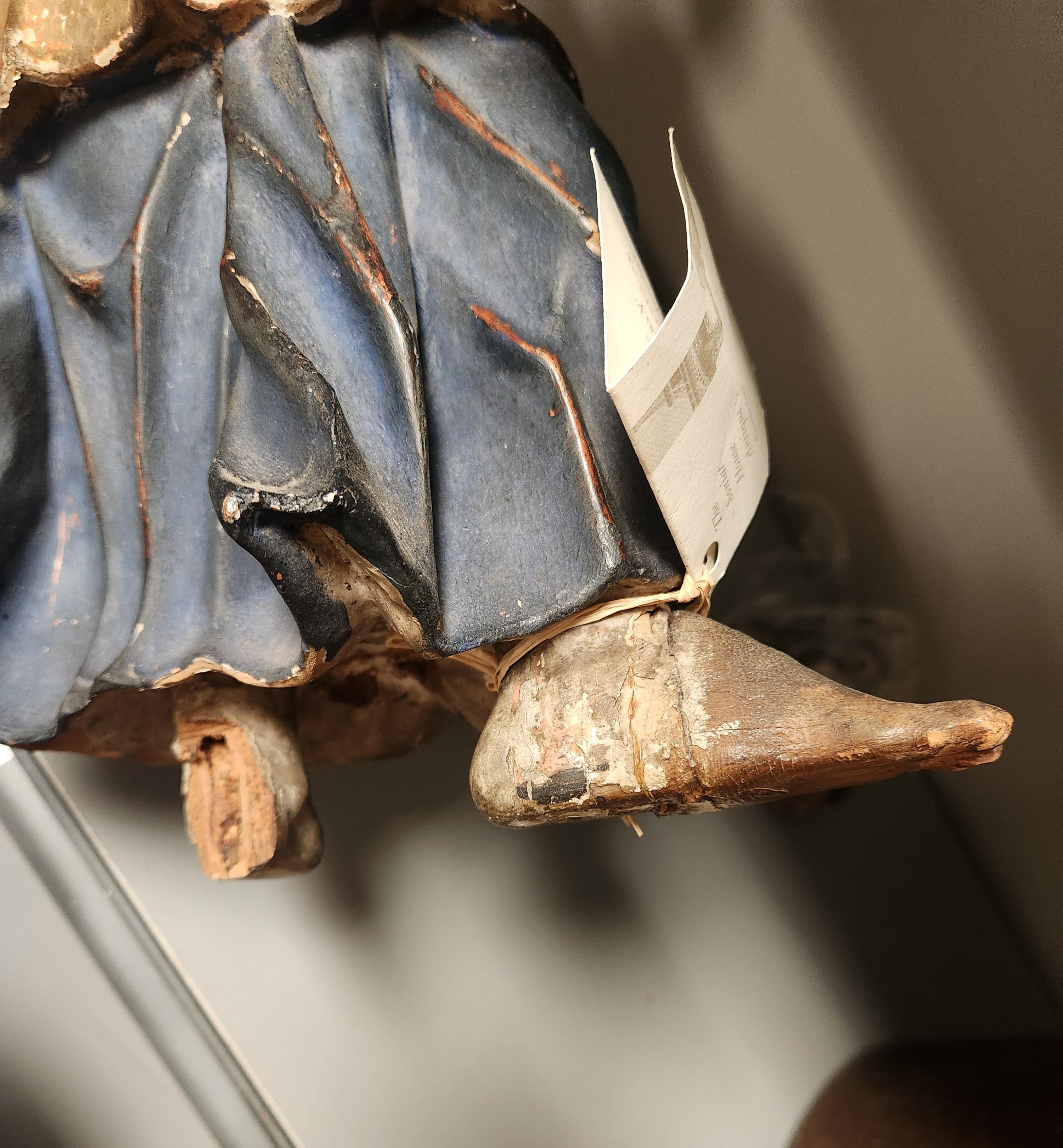 Bois Support d'anges polychrome en bois sculpté et en bois du 17ème siècle en vente