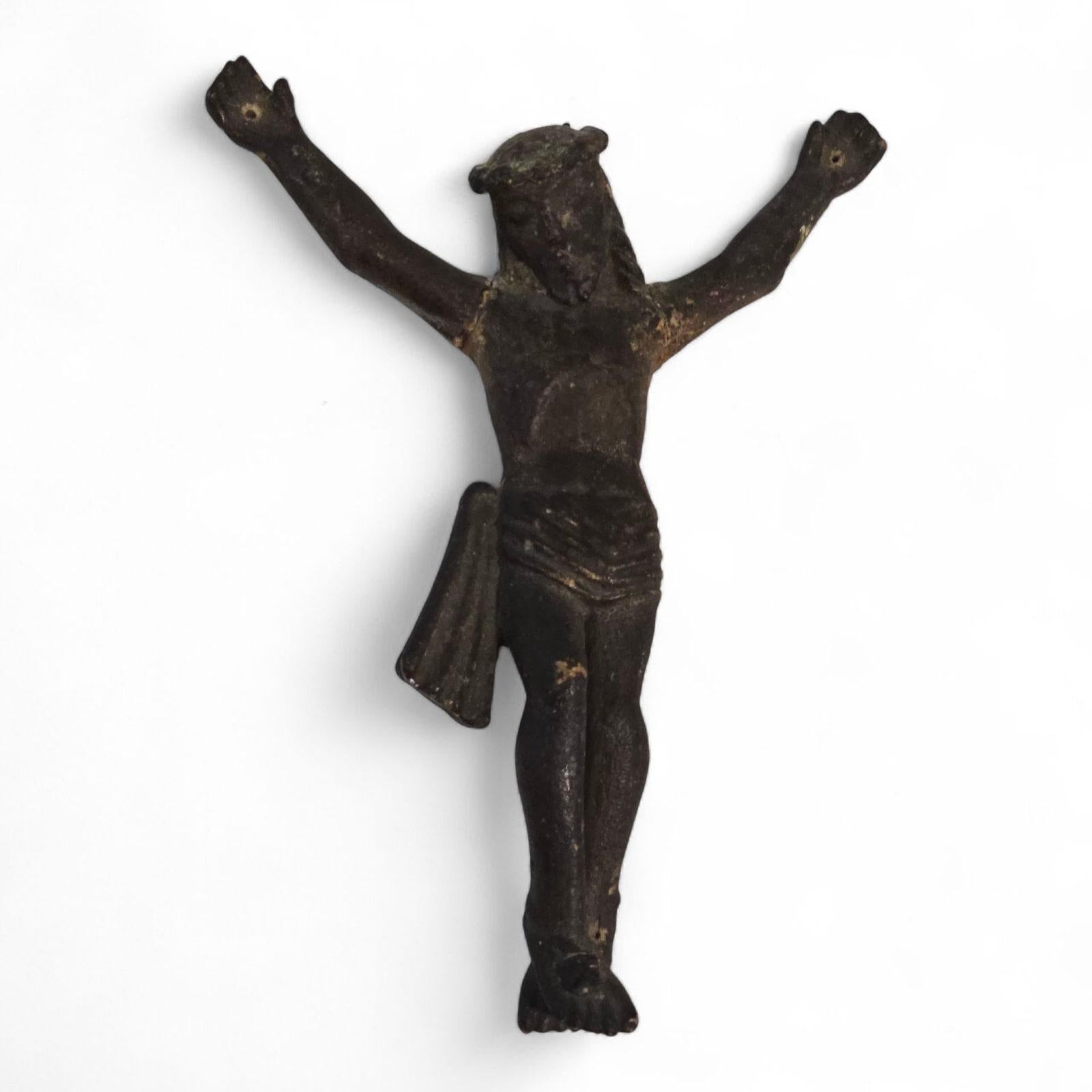 Baroque Figure du Christ en bois sculpté du 17e siècle provenant de Navarre, Espagne en vente