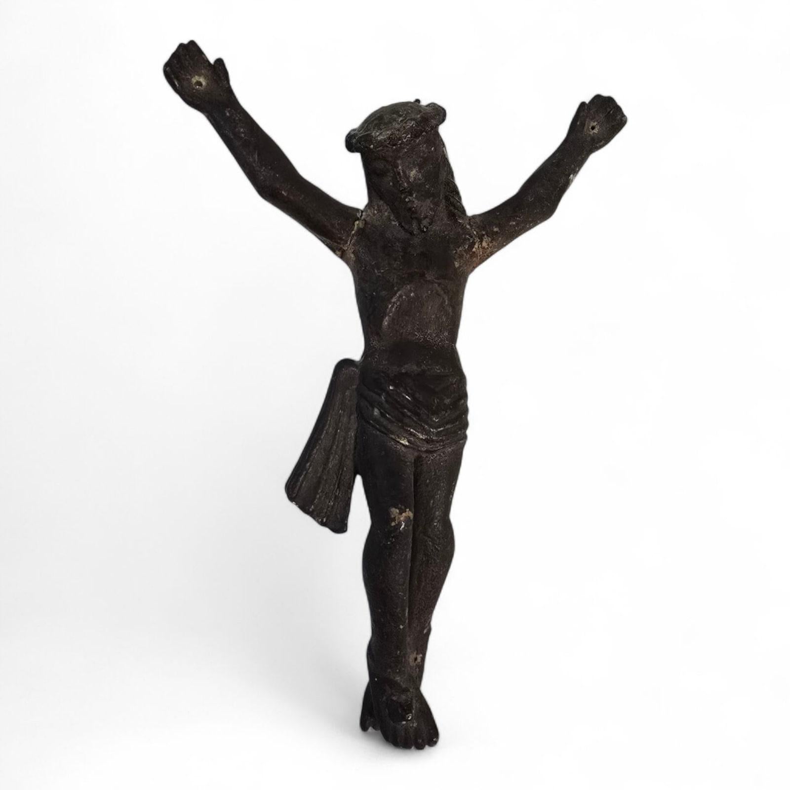 Sculpté à la main Figure du Christ en bois sculpté du 17e siècle provenant de Navarre, Espagne en vente