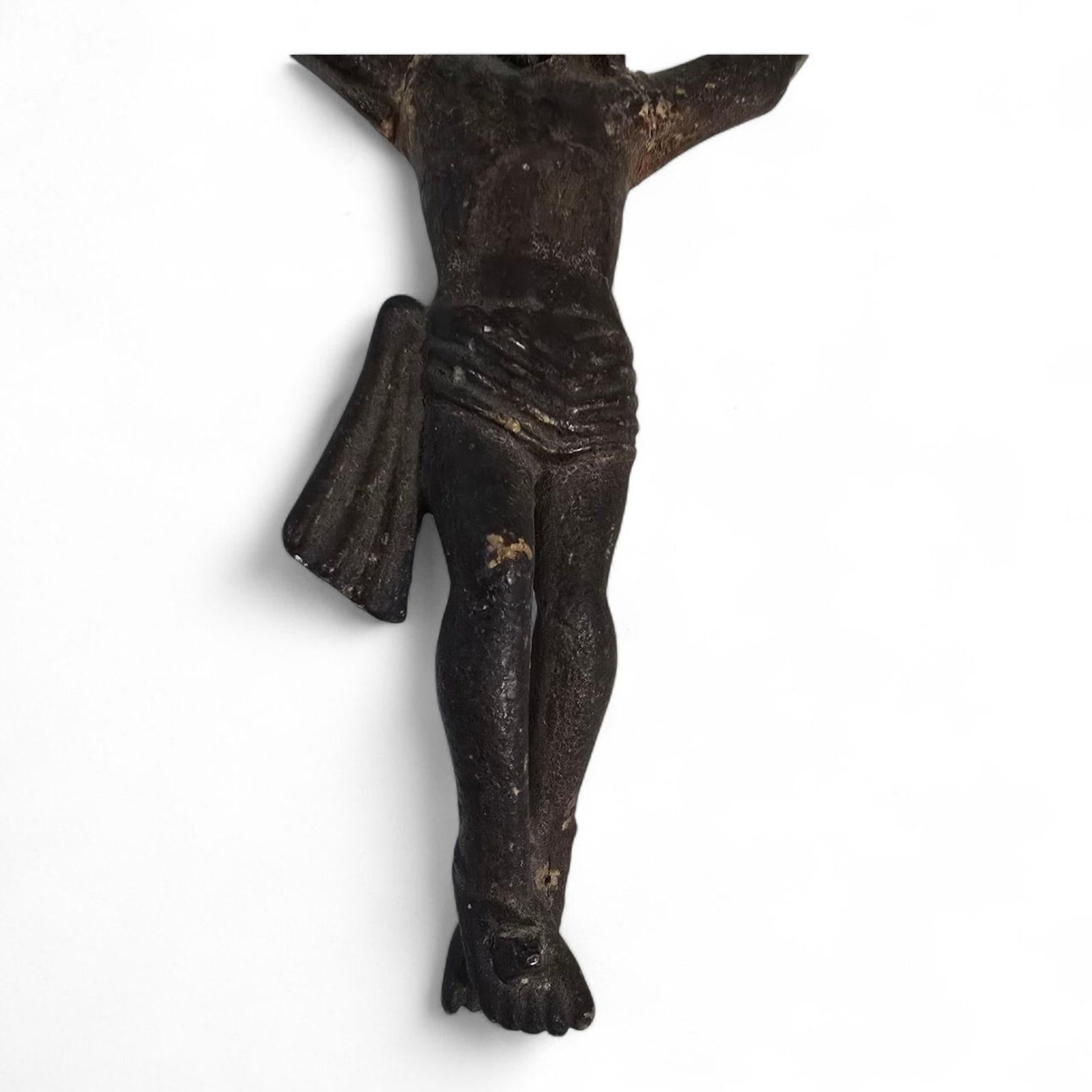 Bois Figure du Christ en bois sculpté du 17e siècle provenant de Navarre, Espagne en vente