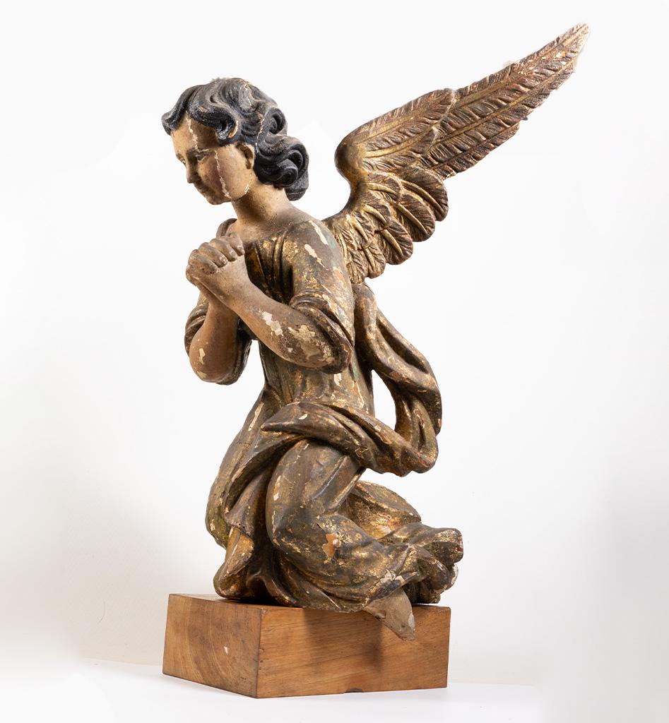 Ange en bois sculpté du XVIIe siècle - Sculpture polychrome et dorée en vente 6