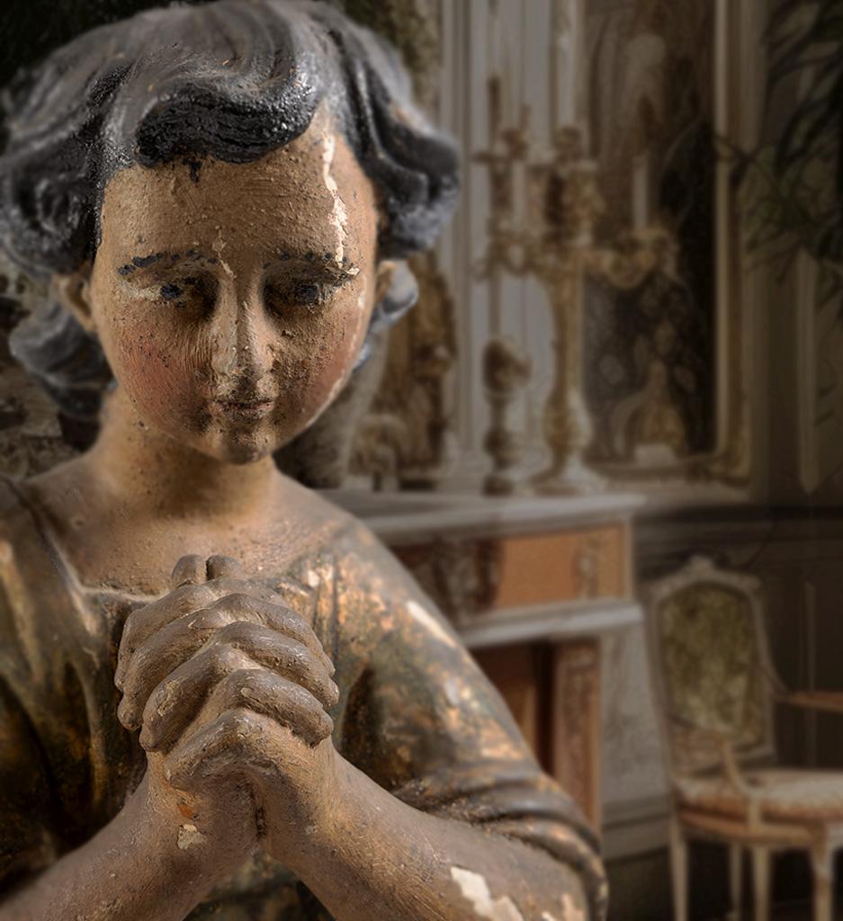 Ange en bois sculpté du XVIIe siècle - Sculpture polychrome et dorée en vente 7