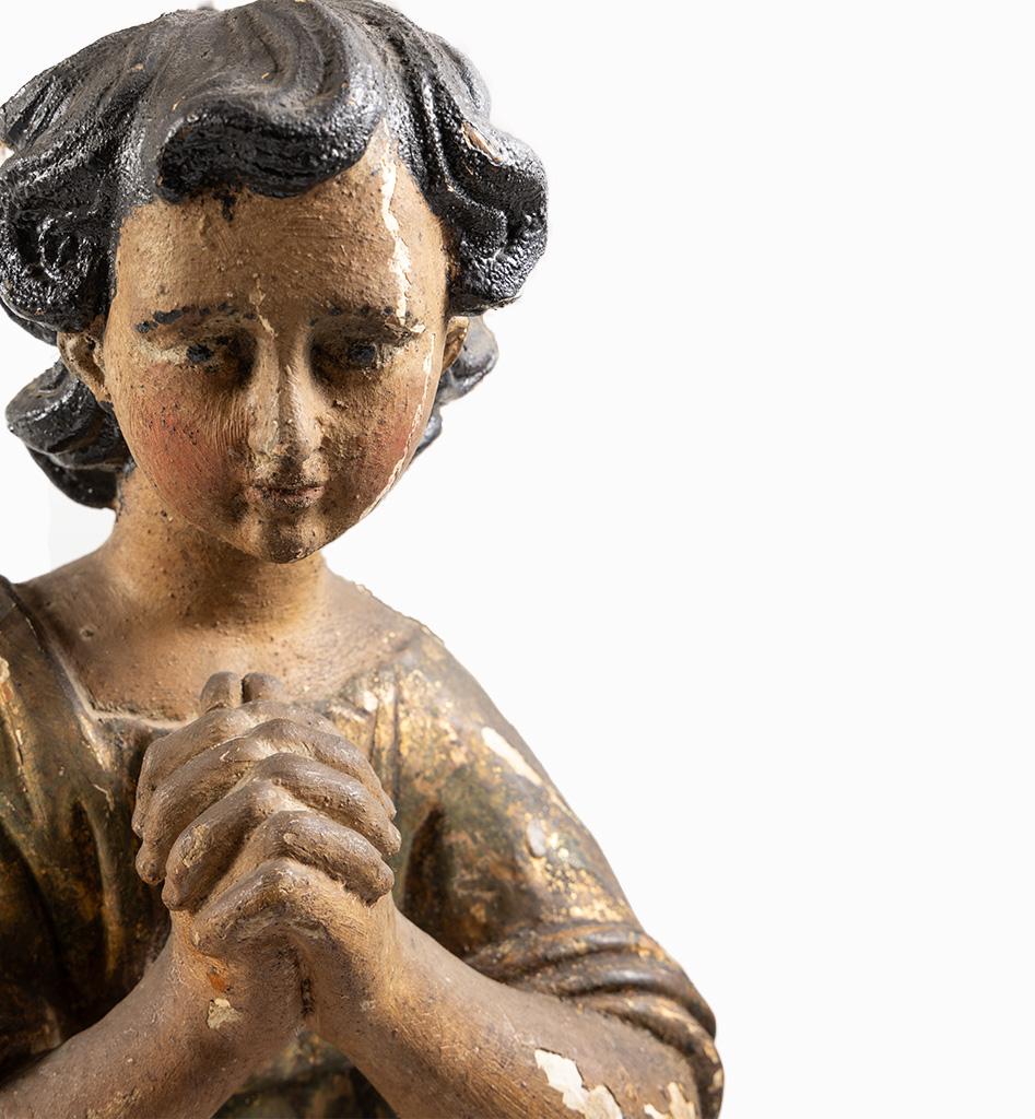 Ange en bois sculpté du XVIIe siècle - Sculpture polychrome et dorée Abîmé - En vente à TEYJAT, FR