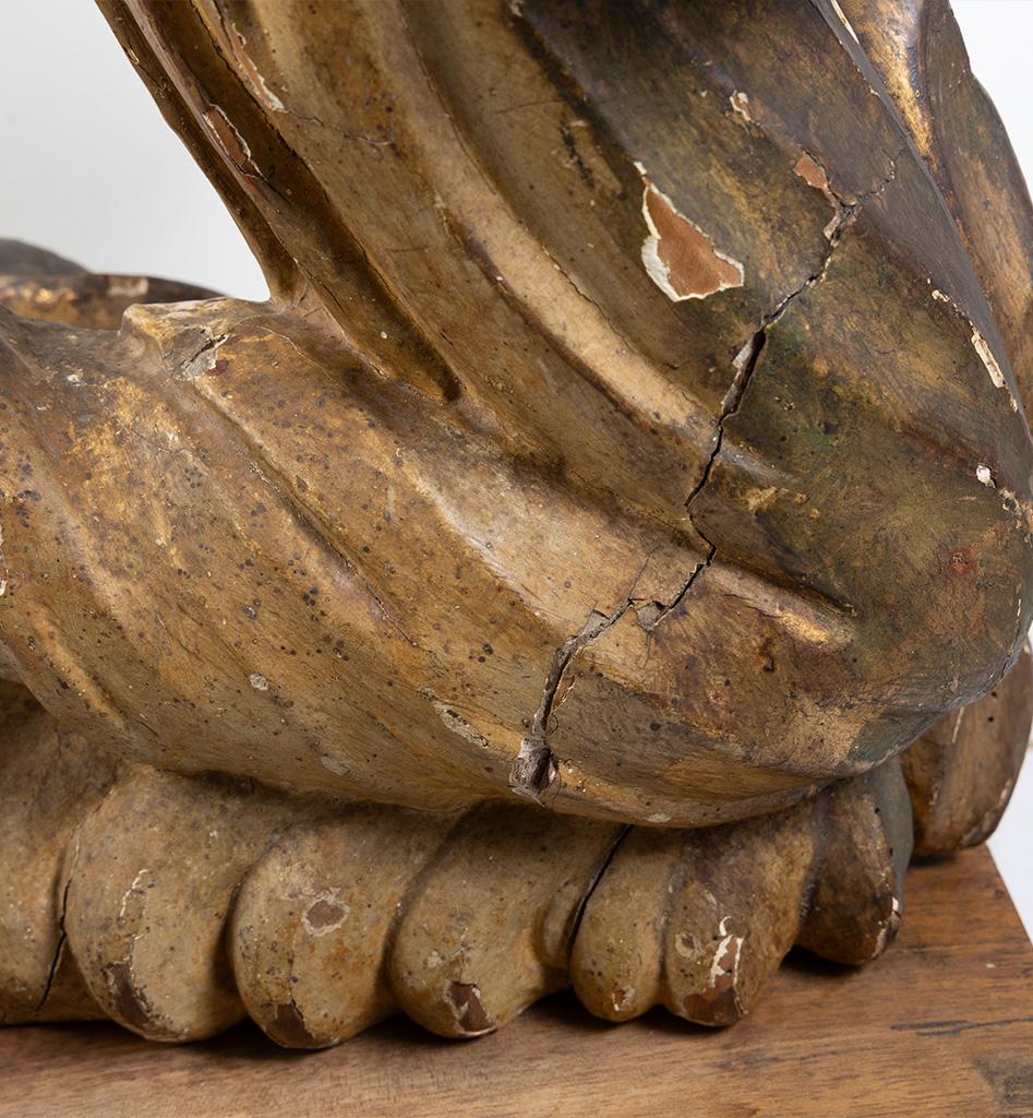 Ange en bois sculpté du XVIIe siècle - Sculpture polychrome et dorée en vente 1