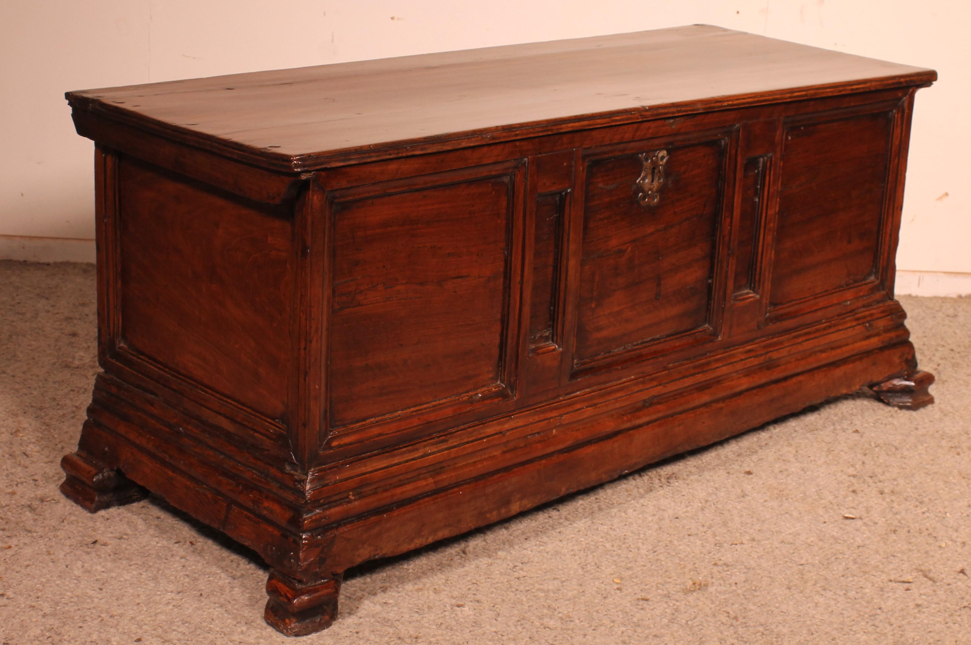 17th Century Catalan Chest For Sale 4
