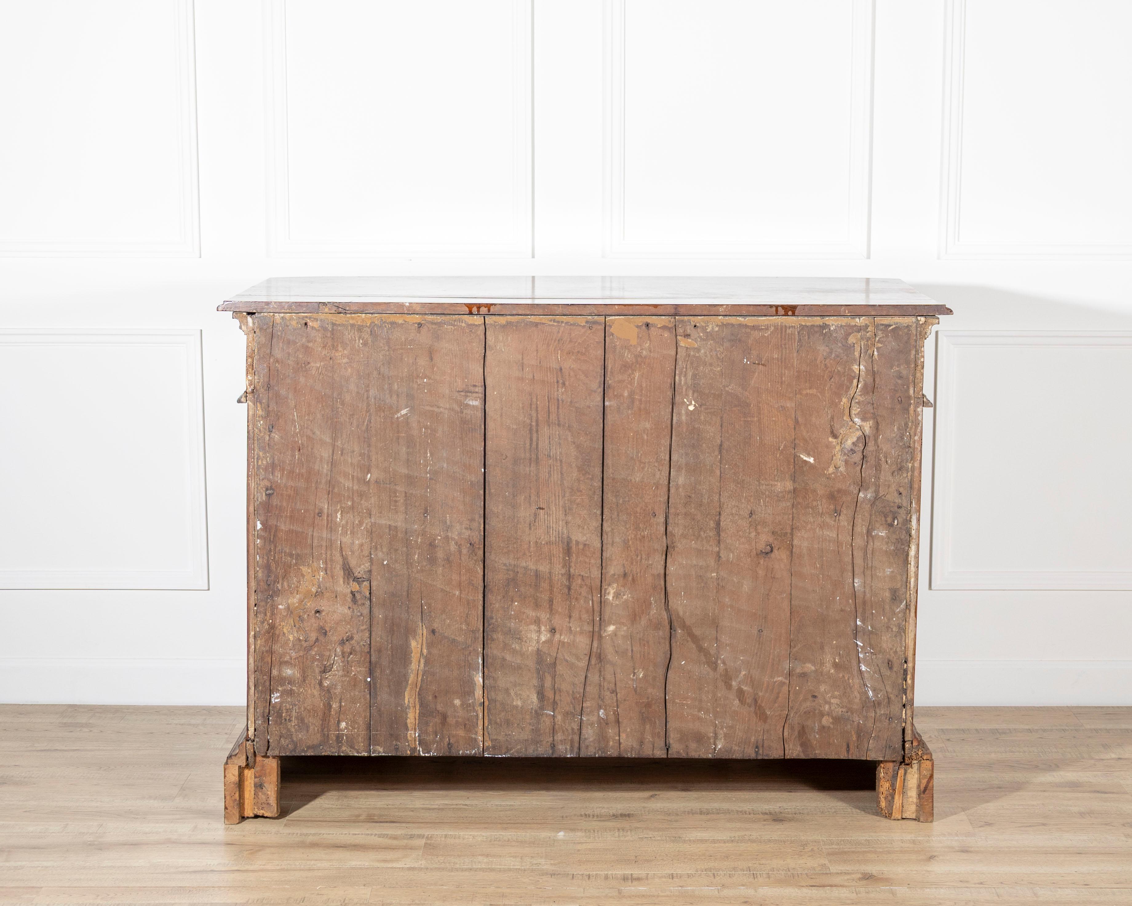 17th-Century Central Italian Walnut Commode with Maple Inlay For Sale 2