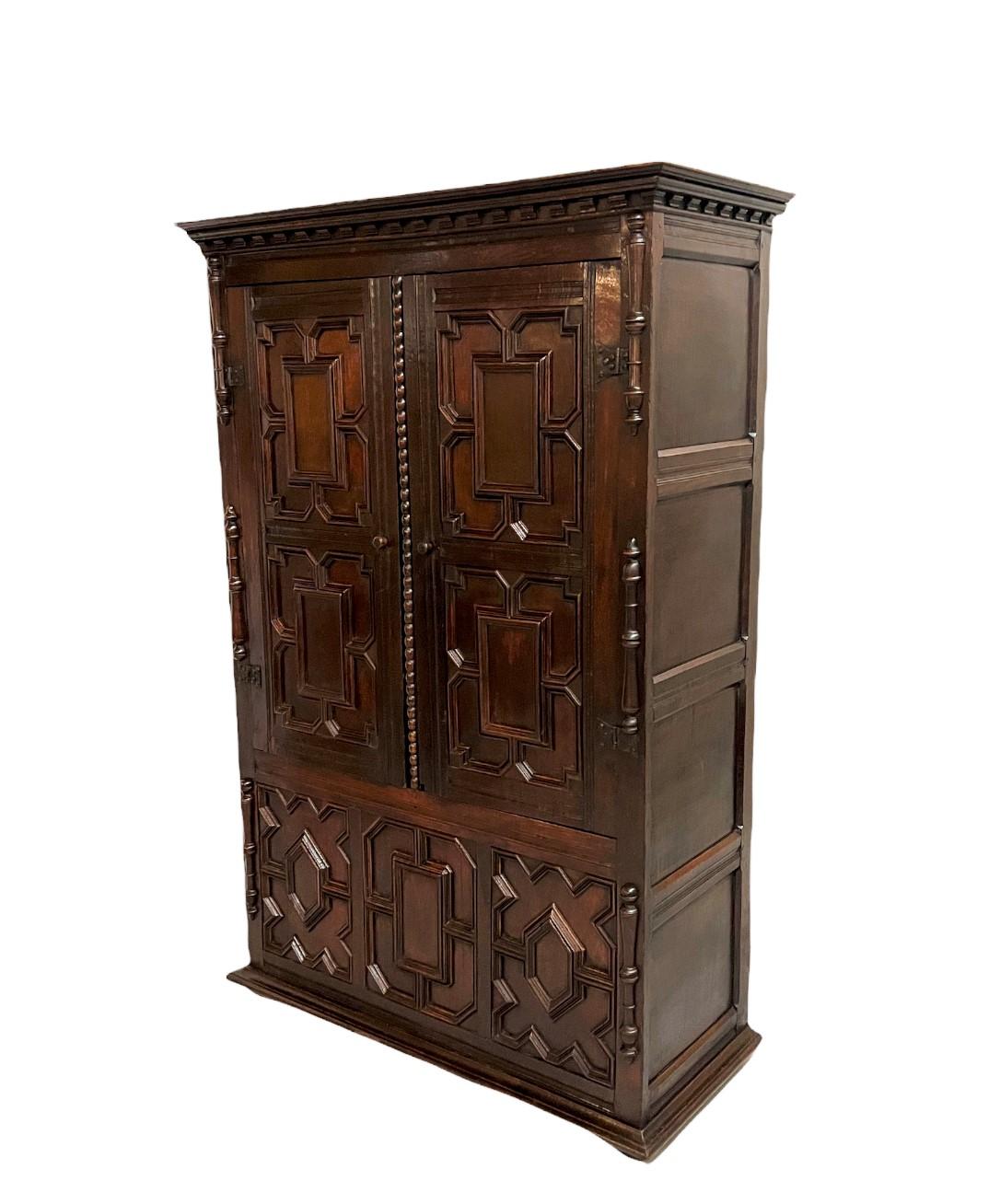 17th Century Charles II English Cupboard Cabinet In Good Condition For Sale In Chicago, IL