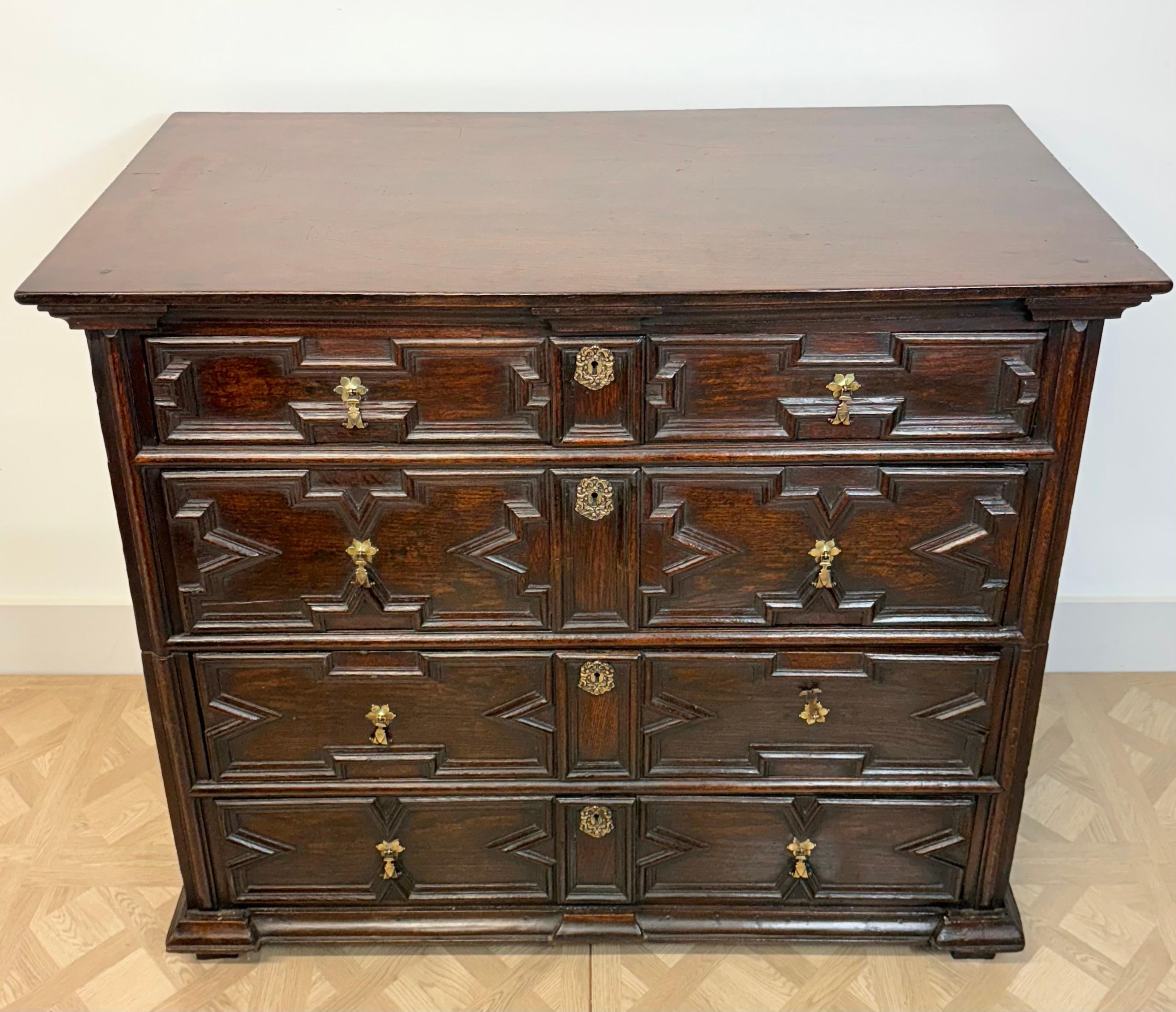 17th Century Charles II Oak Chest Of Drawers (Charles II.) im Angebot