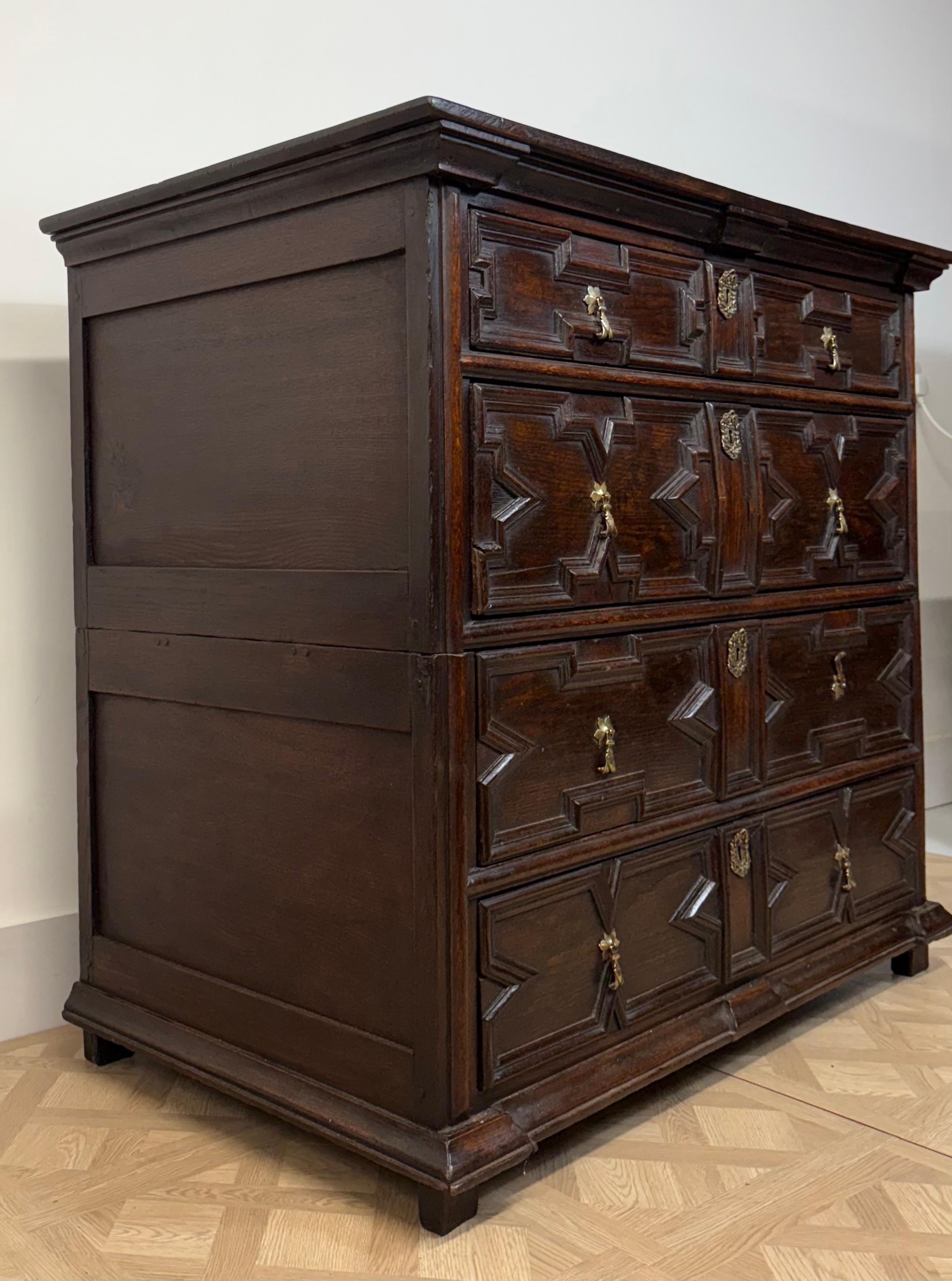 17th Century Charles II Oak Chest Of Drawers (Britisch) im Angebot