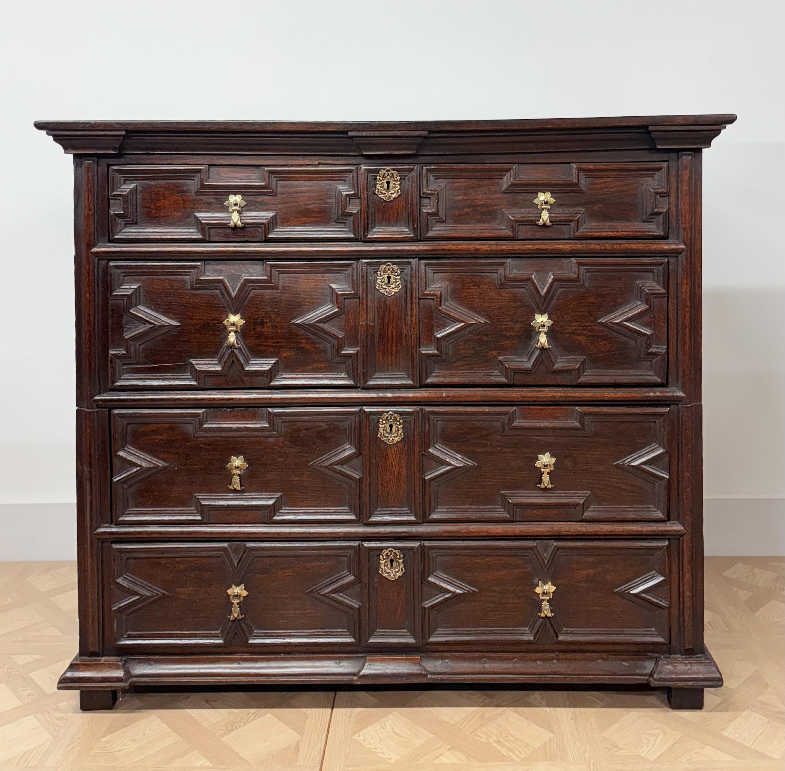 Cassettiera in Oak Charles II del XVII secolo in vendita 1