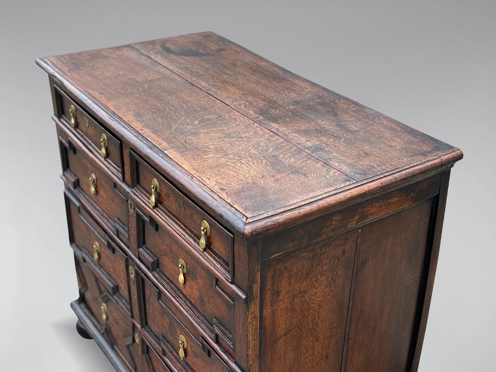 Cassettiera geometrica in Oak del XVII secolo, periodo Charles II, Giacobino in vendita 1
