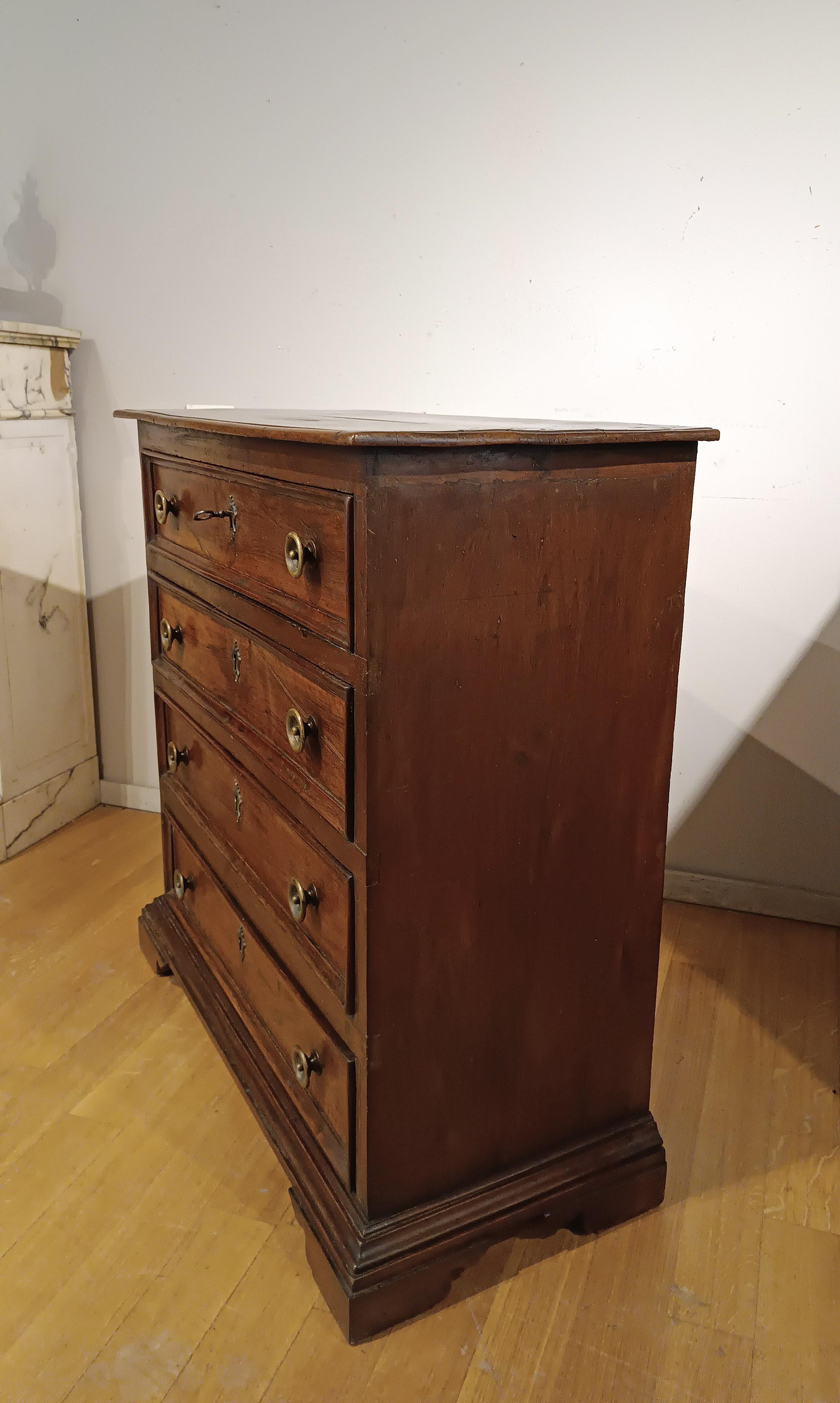 Hand-Carved 17th CENTURY CHEST OF DRAWERS IN SOLID AND VENEREED WALNUT For Sale