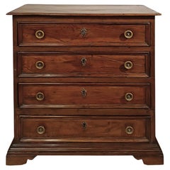 17th CENTURY CHEST OF DRAWERS IN SOLID AND VENEREED WALNUT