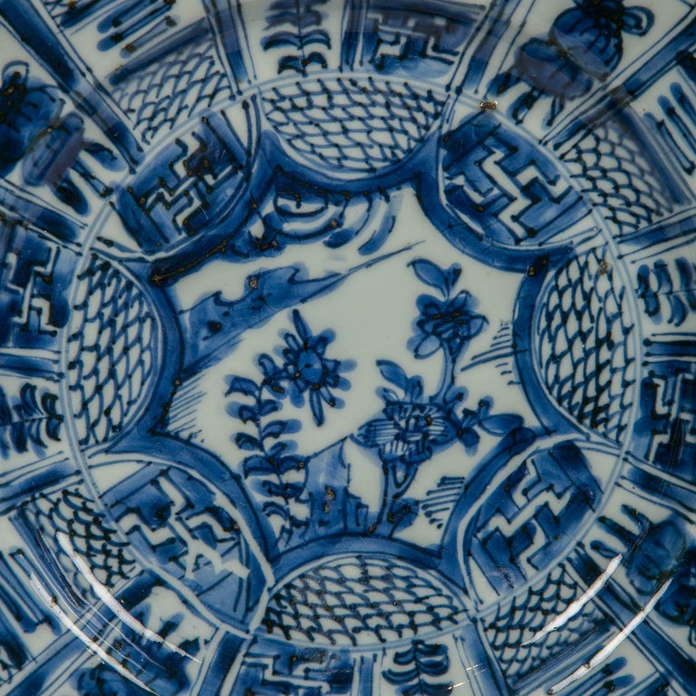 This 17th-century blue and white Chinese dish is bursting with energy. Made circa 1660, it is beautifully painted in the Kraak style. The plate was painted in two steps: an artist created an outline for each panel. Then, using the outline, the