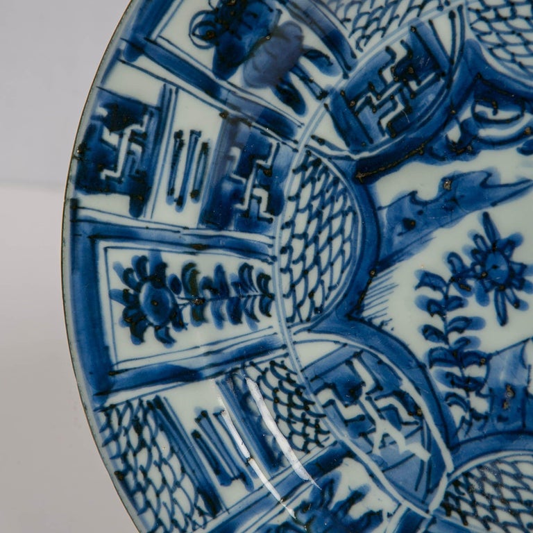 Ming Antique 17th Century Chinese Blue and White Plate Made circa 1660 For Sale