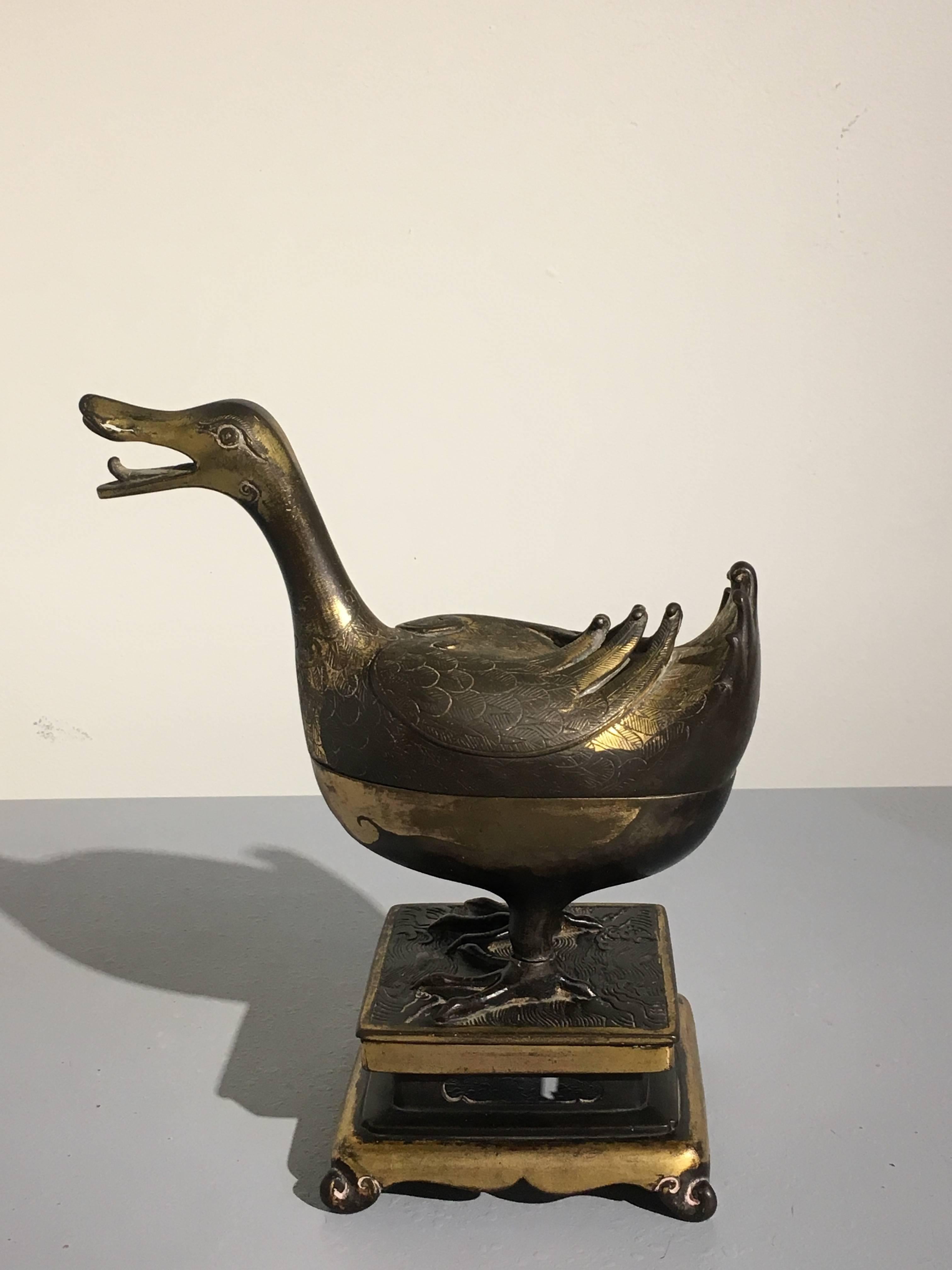 encensoir en forme de canard en bronze doré de la fin de la dynastie Ming (17e siècle) Bon état à Austin, TX