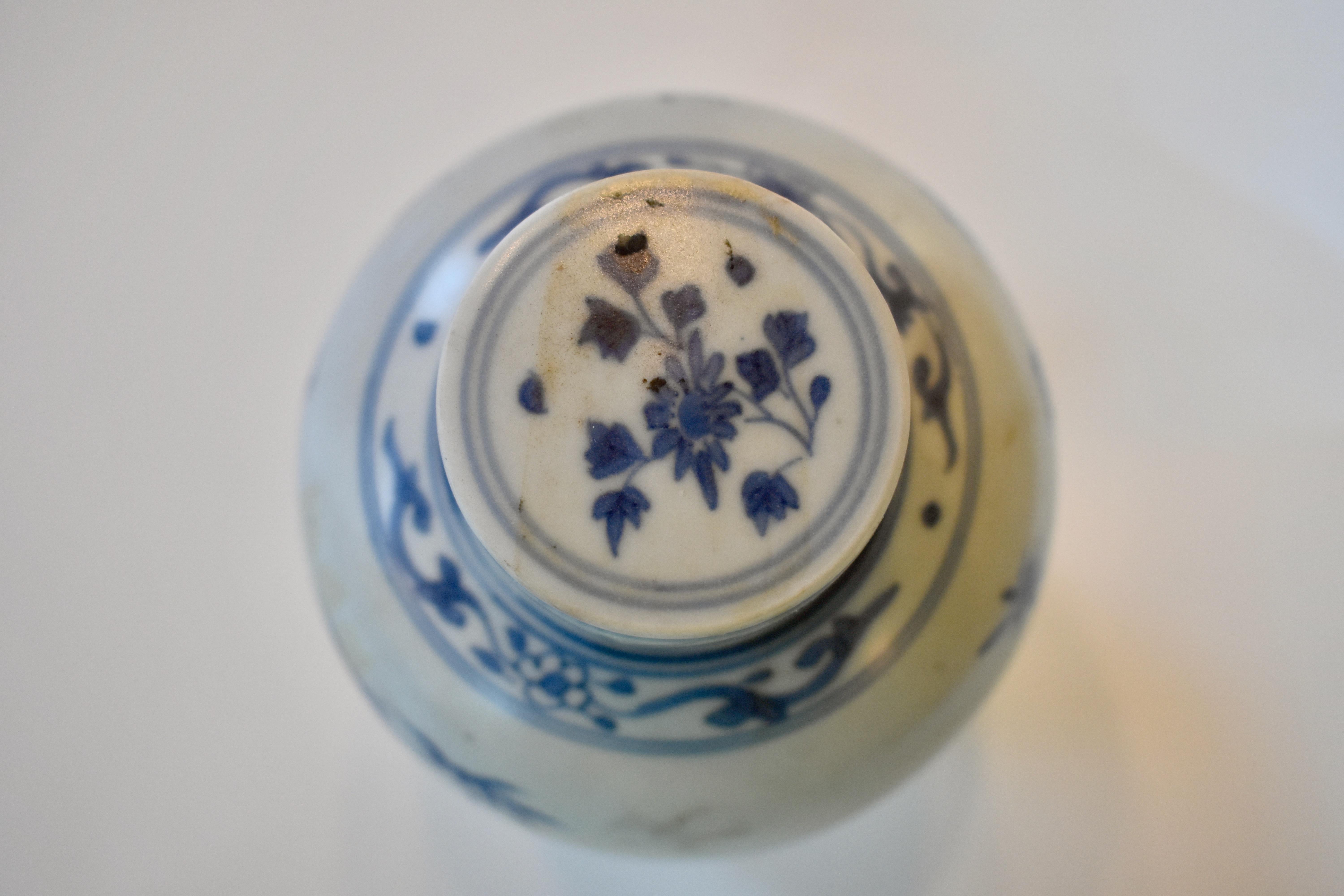 17th Century Covered Vase from Hatcher Collection For Sale 3