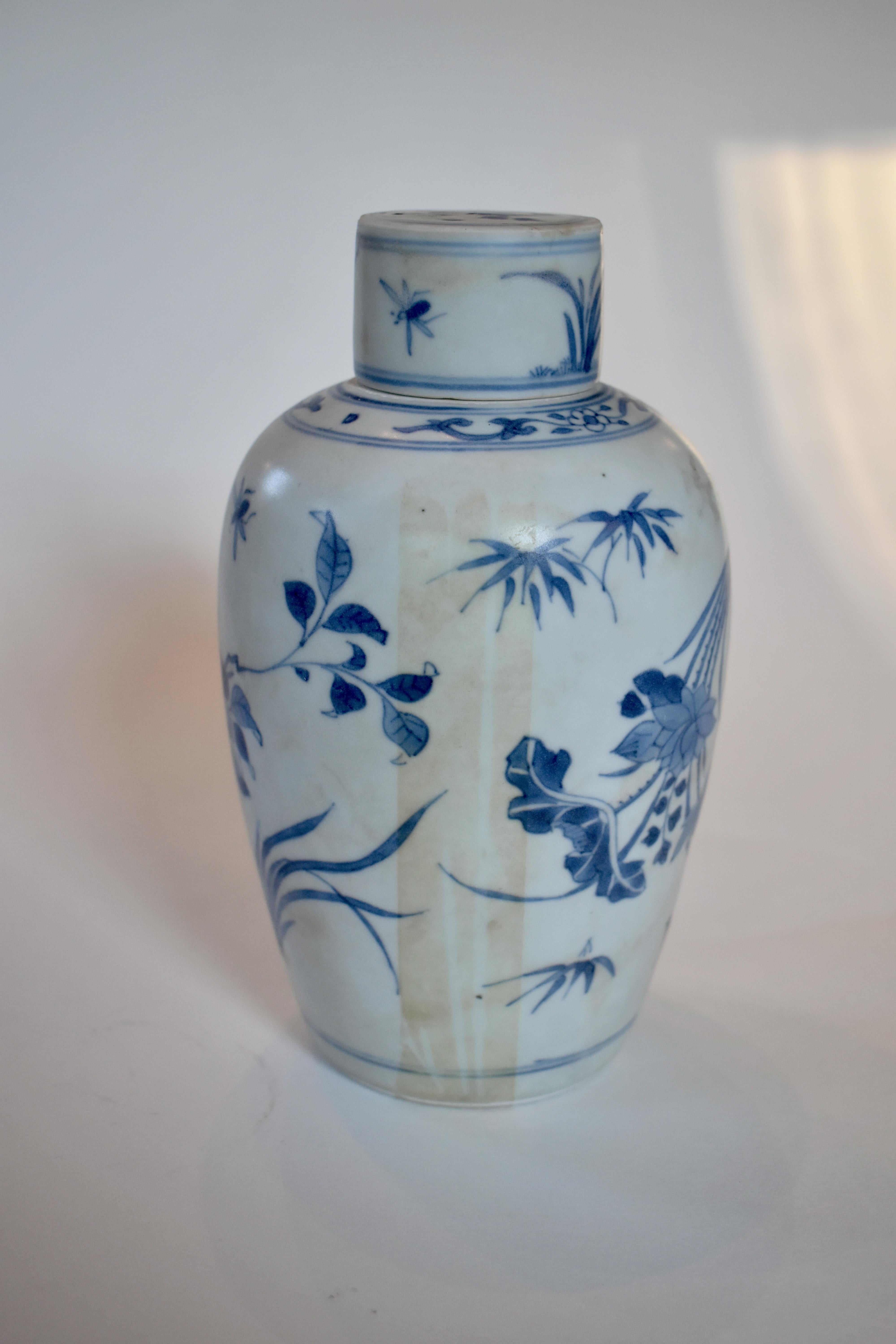 17th Century Covered Vase from Hatcher Collection In Good Condition For Sale In Atlanta, GA