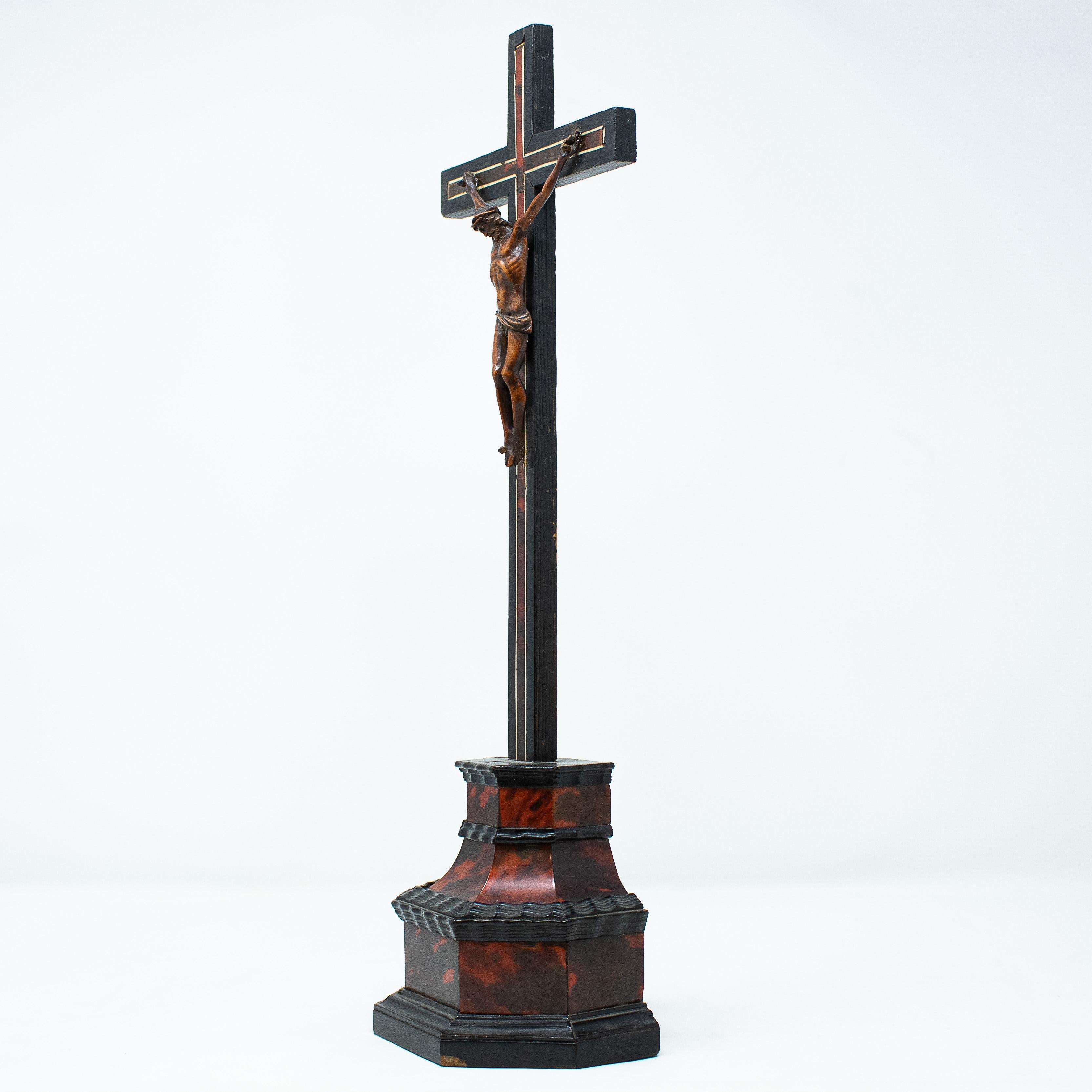 Lucidato Cricifisso del XVII secolo in legno di bosso in vendita