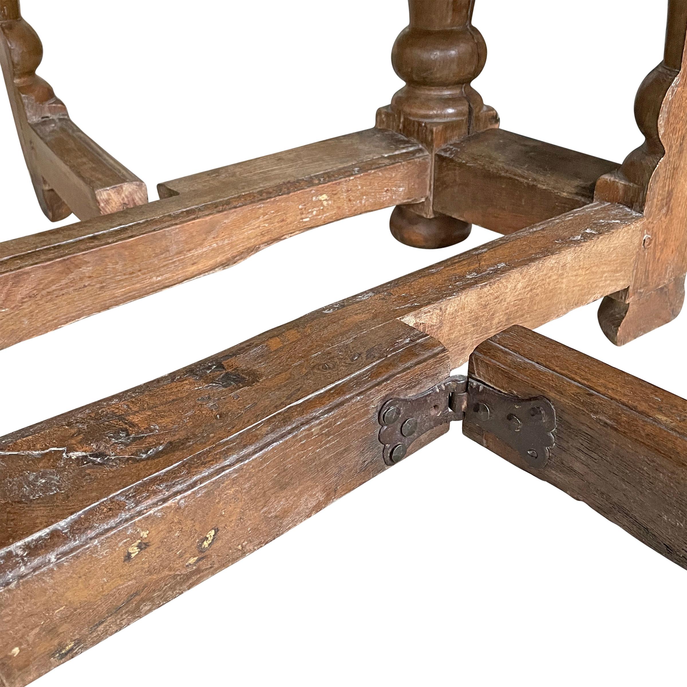 17th Century Danish Baroque Gateleg Table For Sale 7